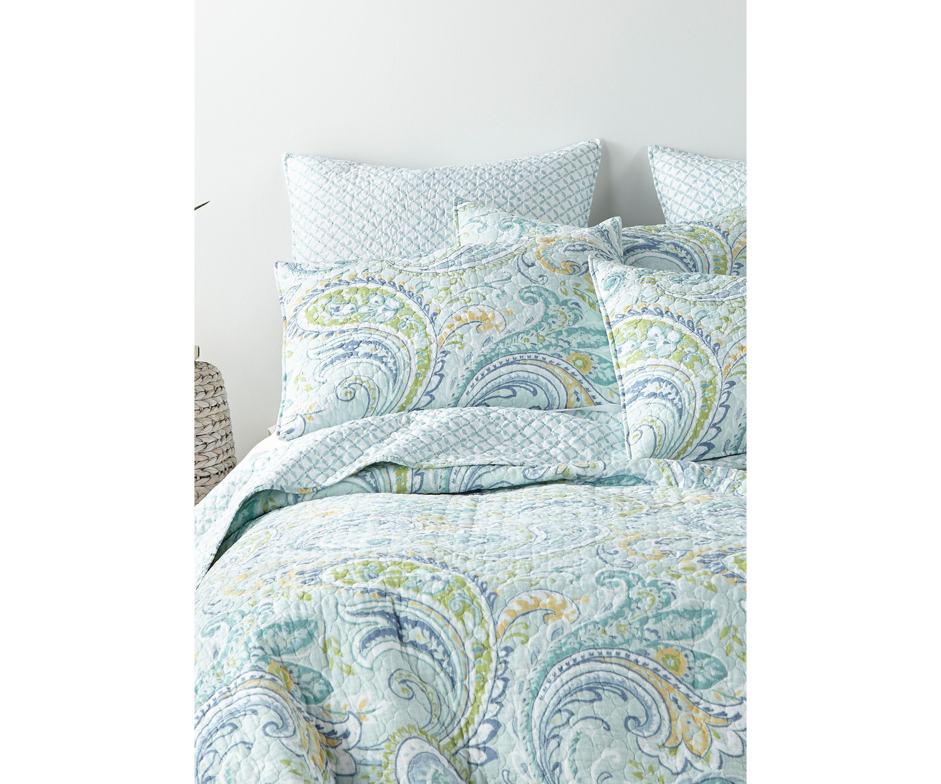 Cortona Paisley Quilt Set