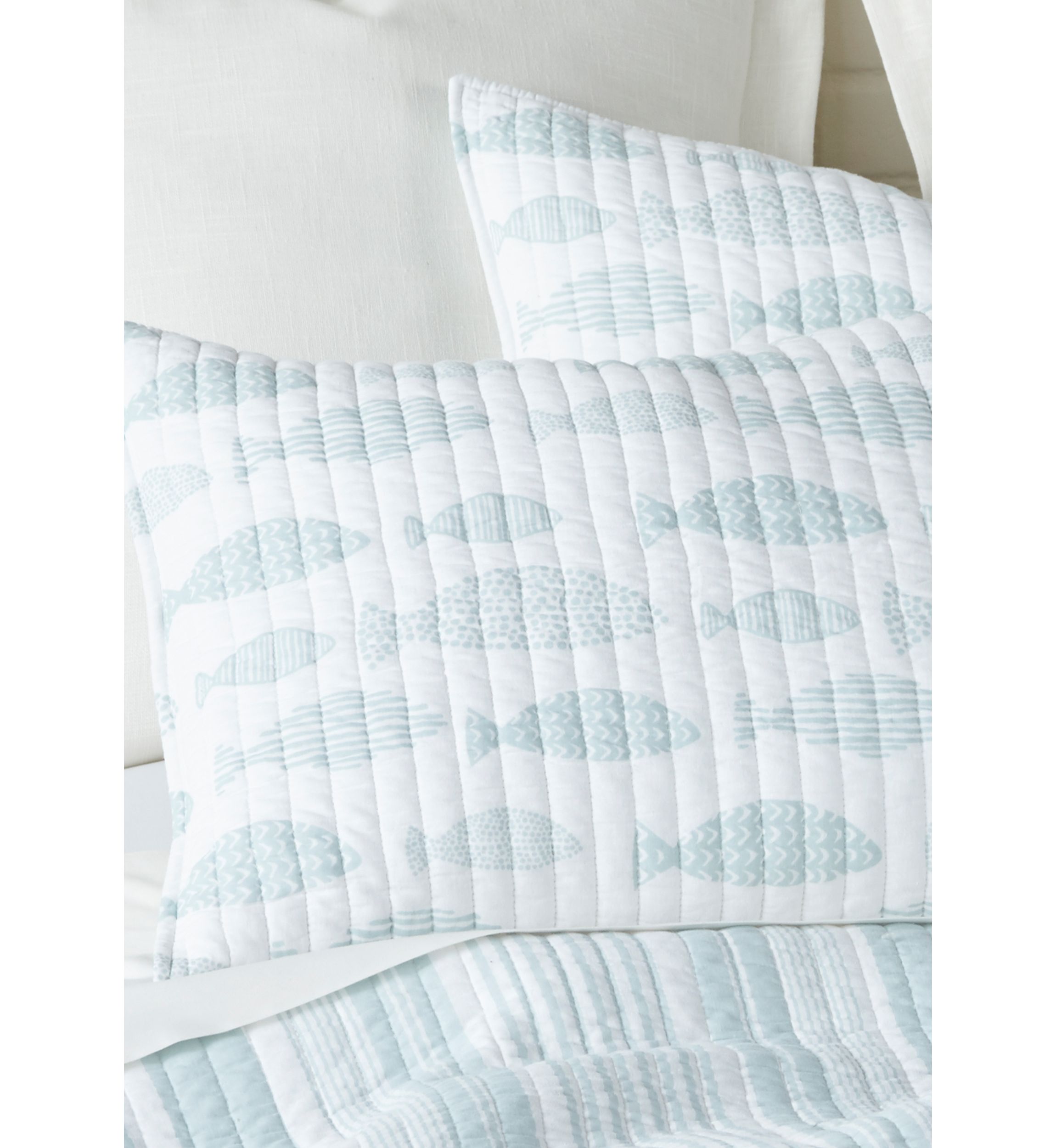 Aqua Breeze Quilt Set