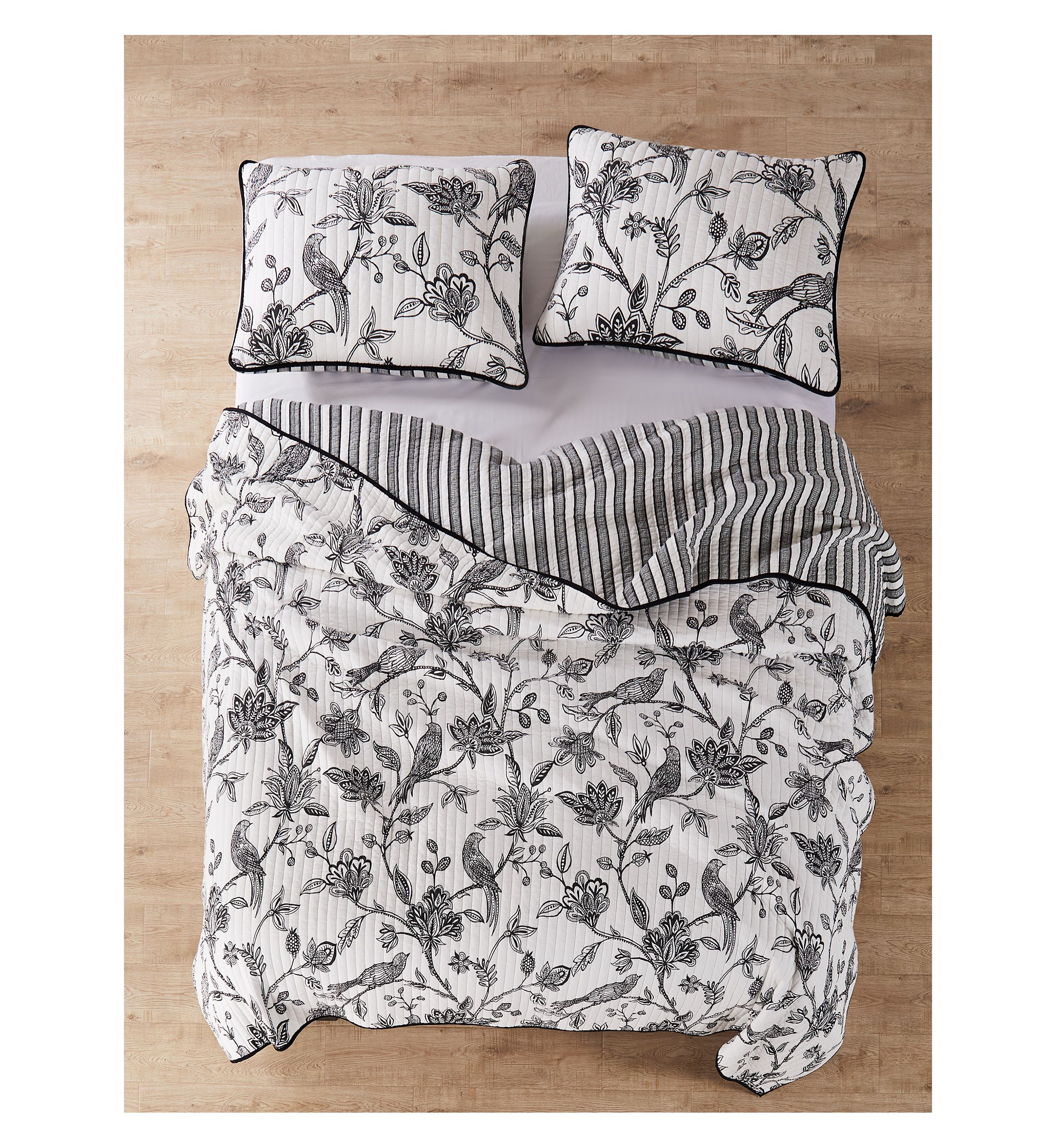 Tanzie Black Quilt Set