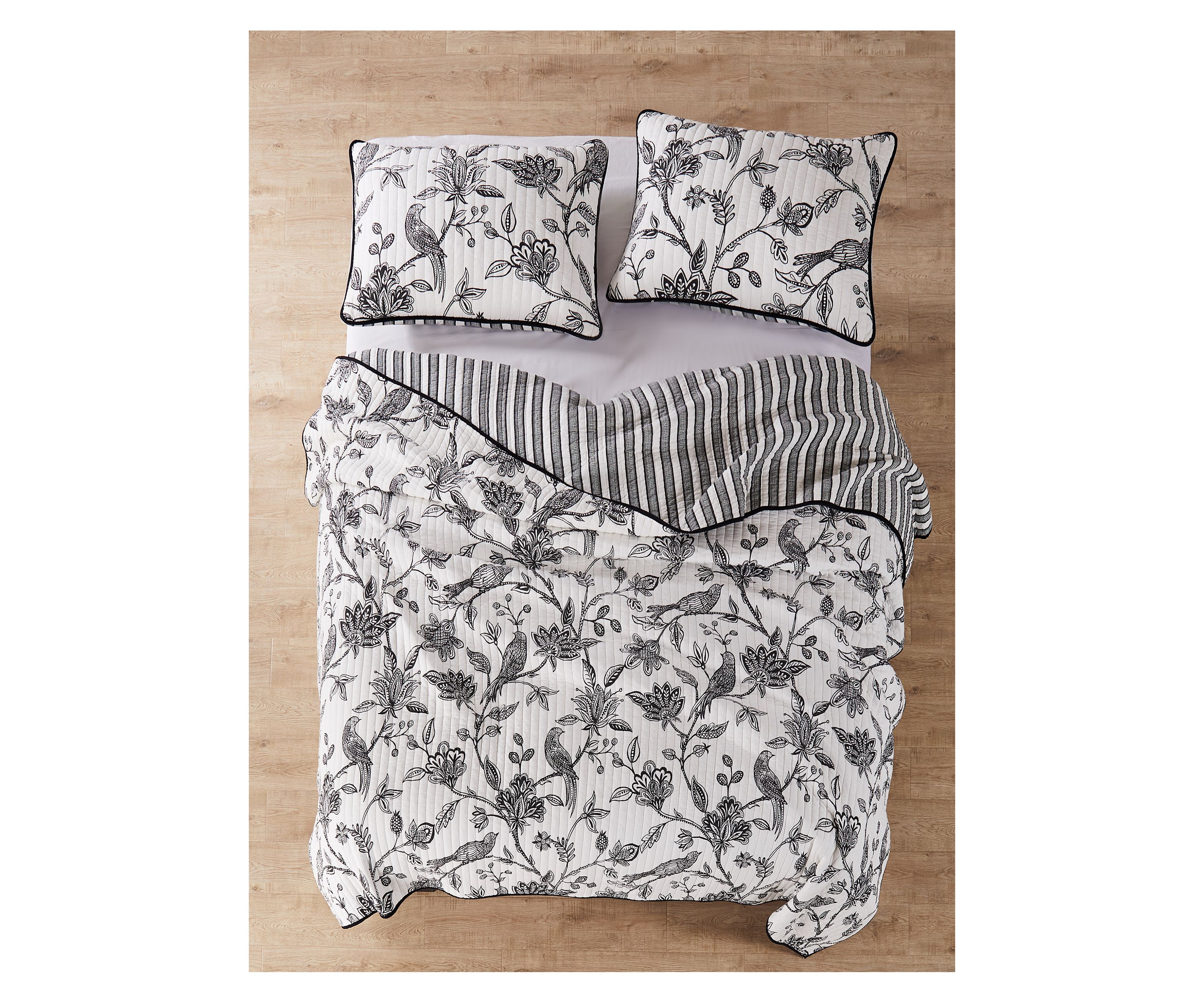 Tanzie Black Quilt Set