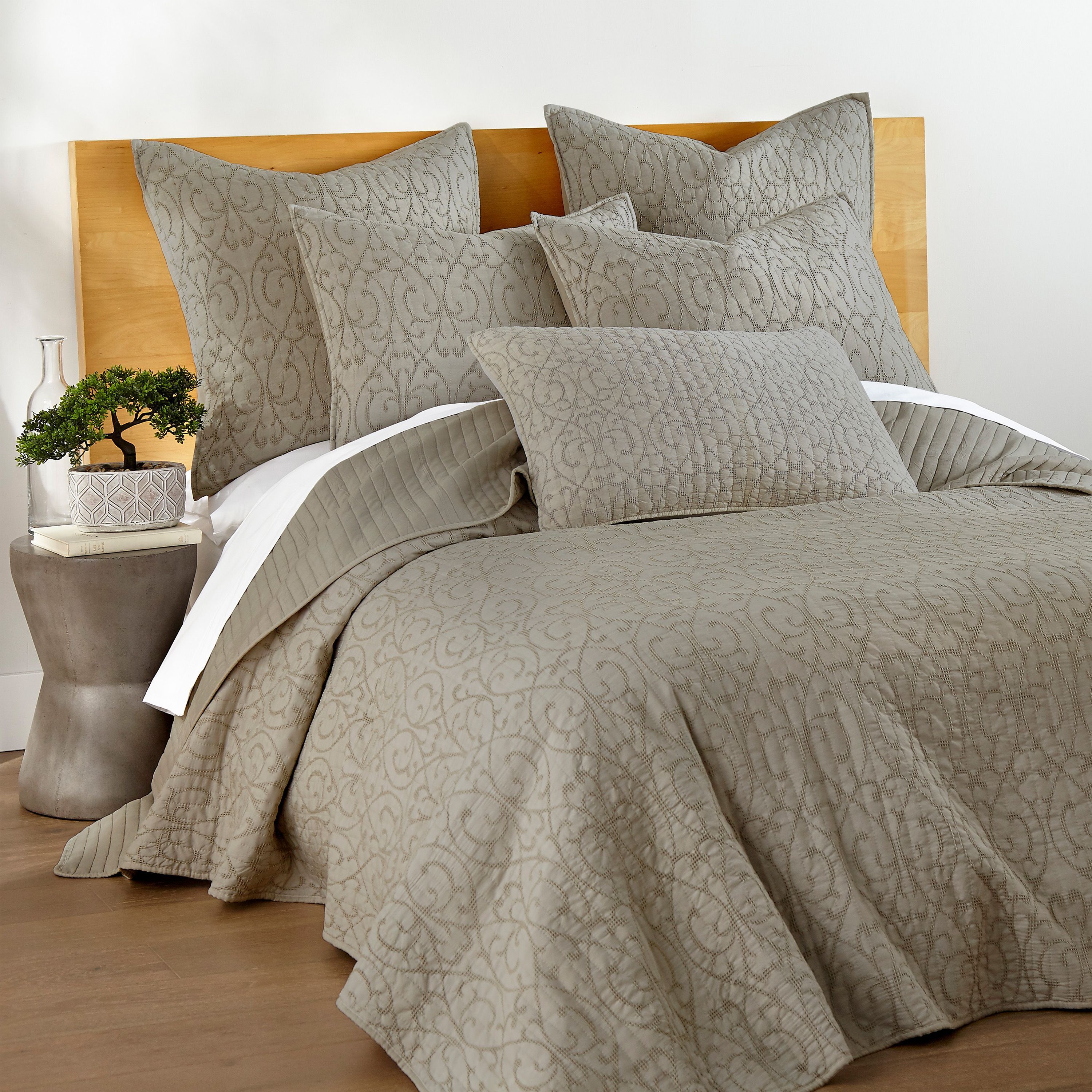 Beckett Cream Quilt Set