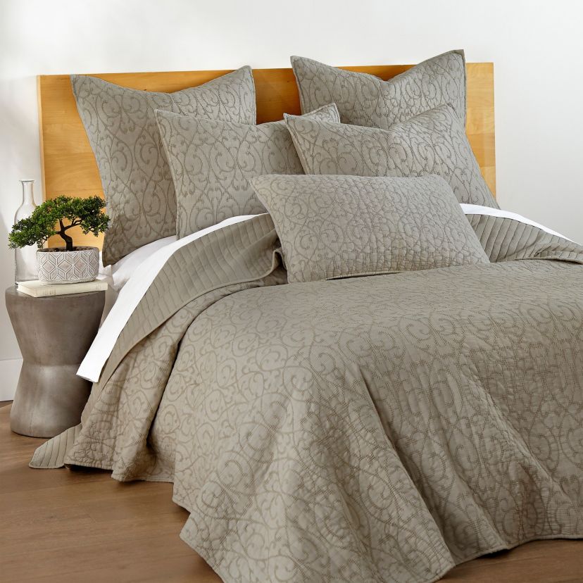 Beckett Cream Quilt Set