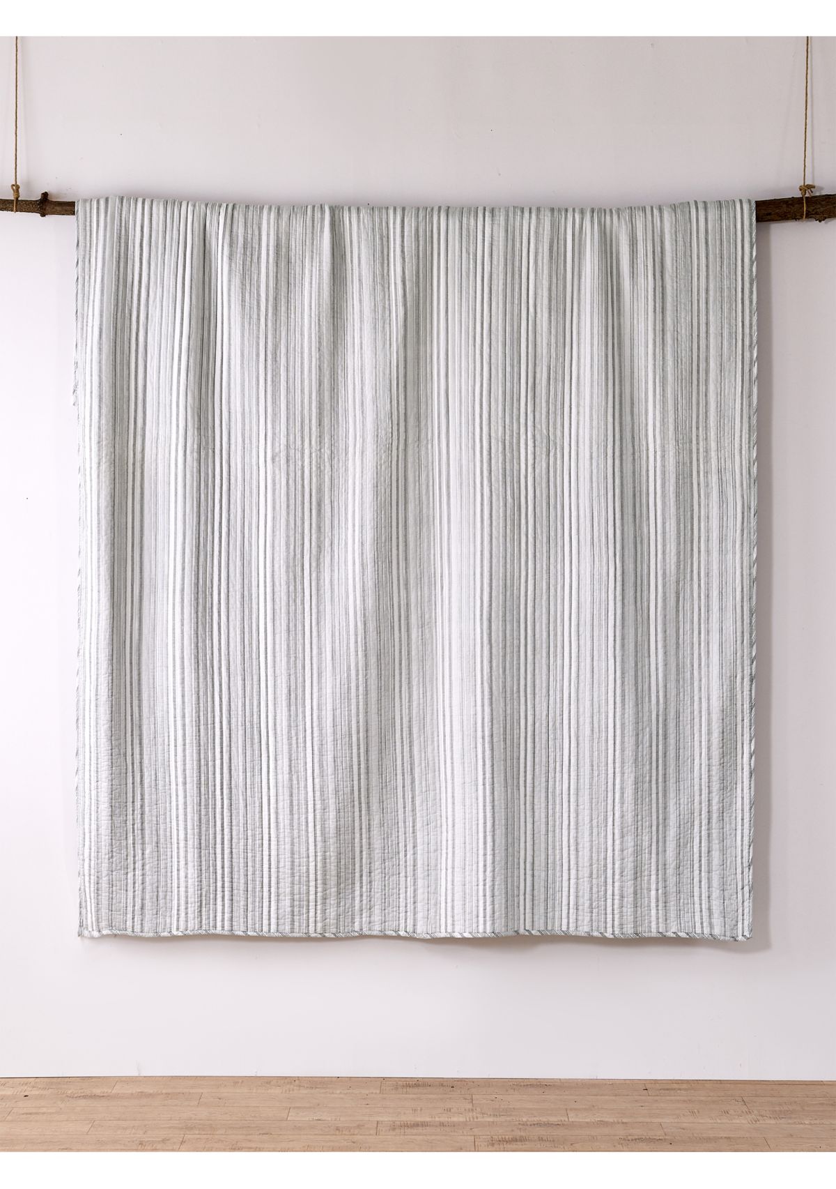 Vasari Stripe Gray Quilt Set