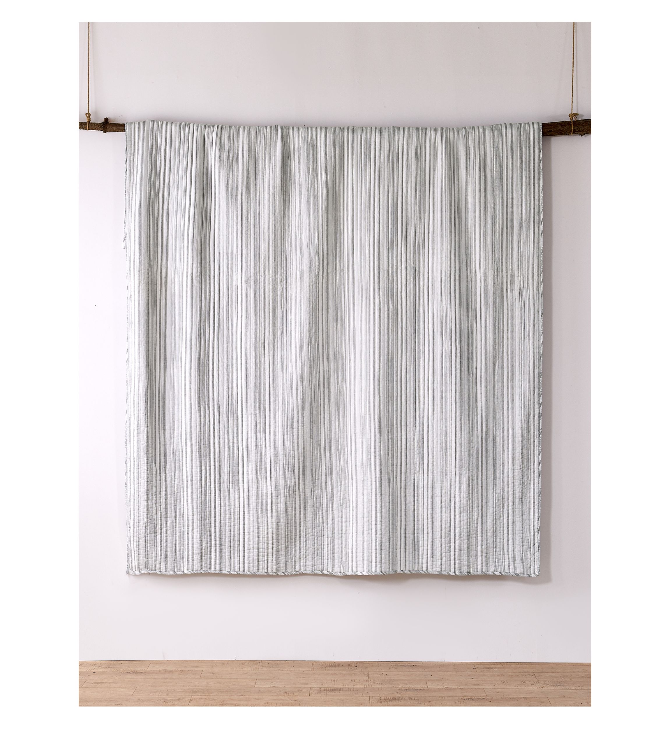 Vasari Stripe Gray Quilt Set