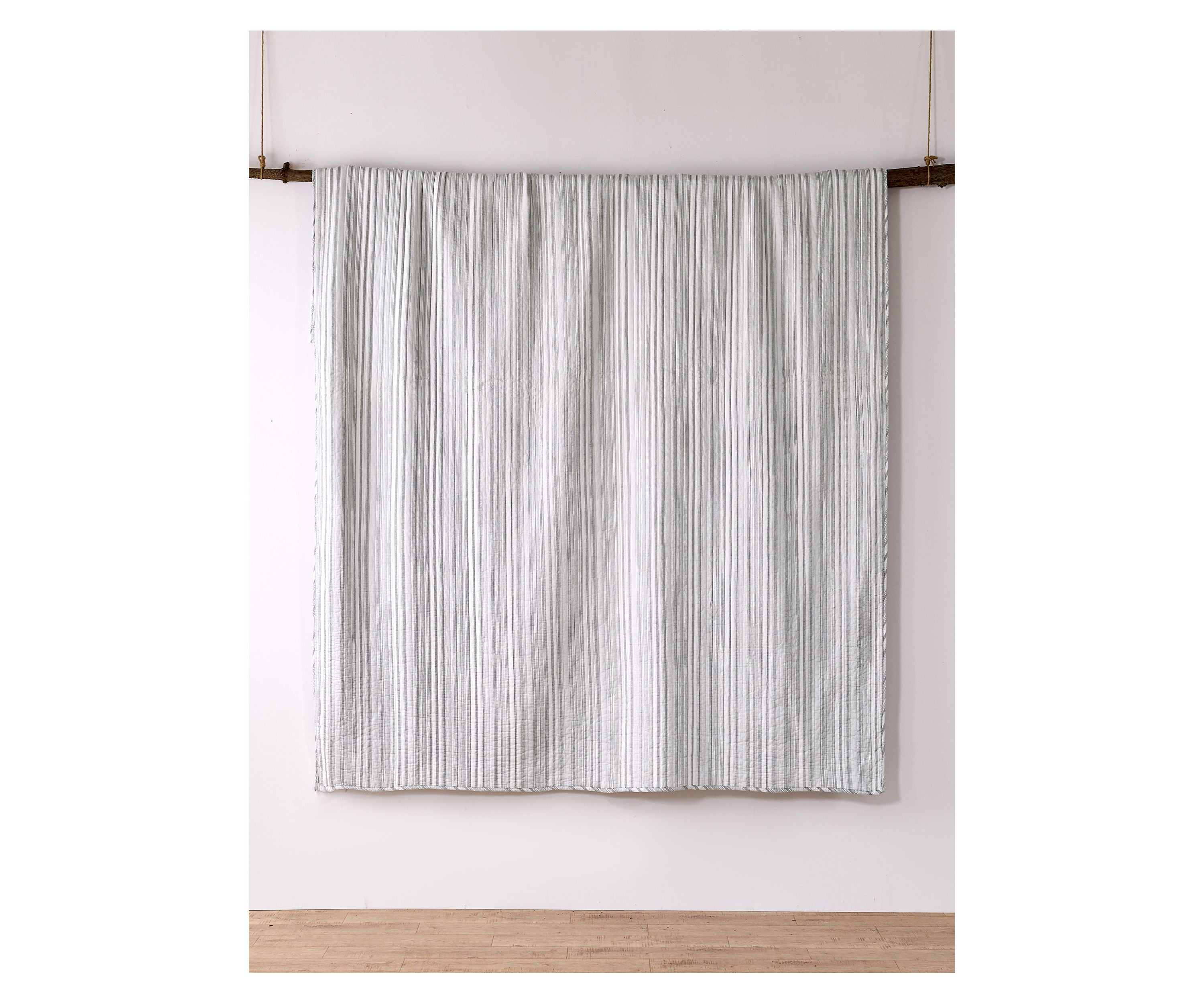 Vasari Stripe Gray Quilt Set