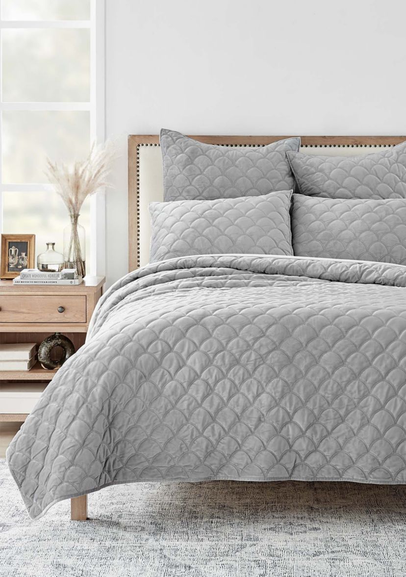 Light Gray Velvet Full/Queen Quilt Set