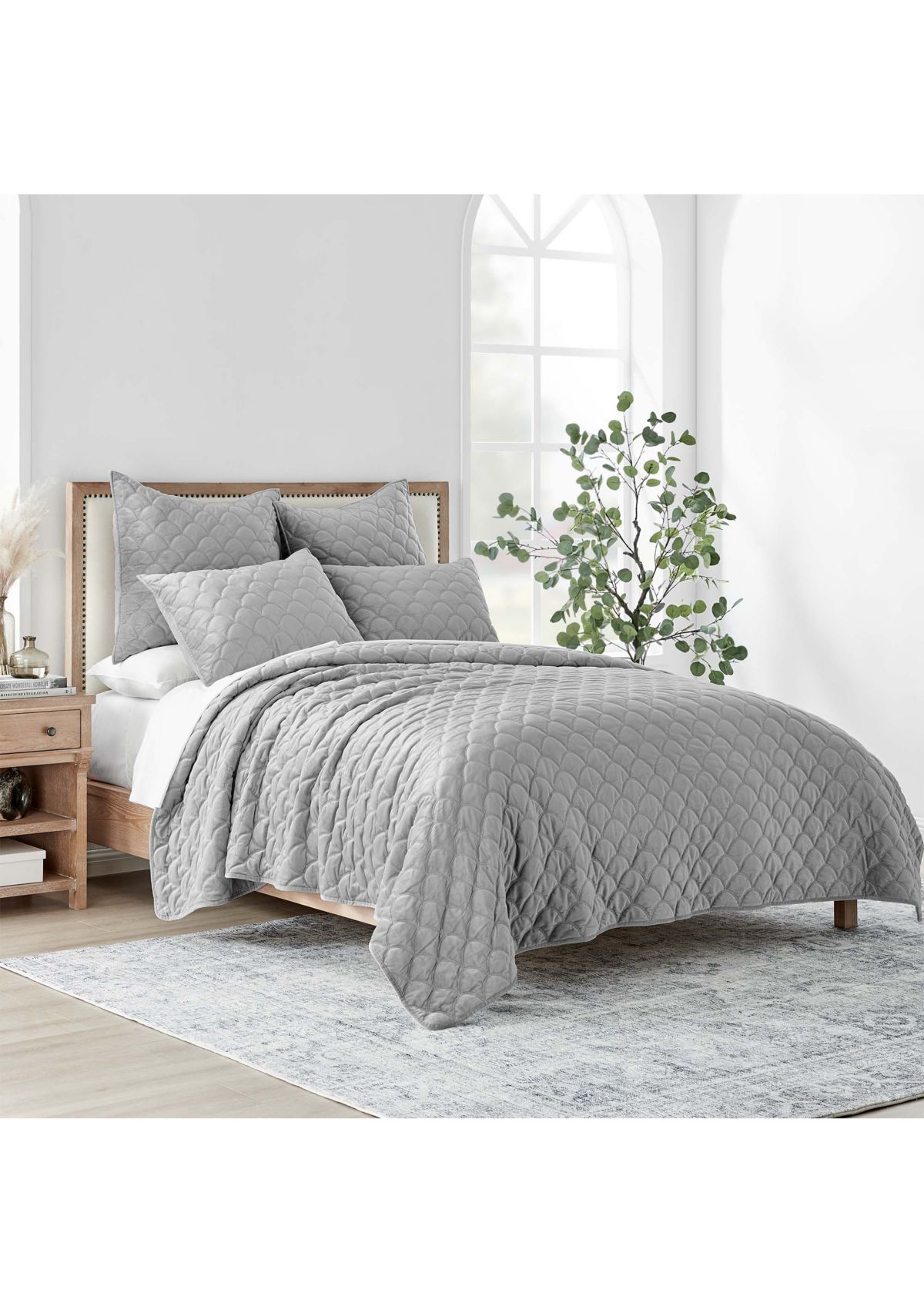 Light Gray Velvet Full/Queen Quilt Set