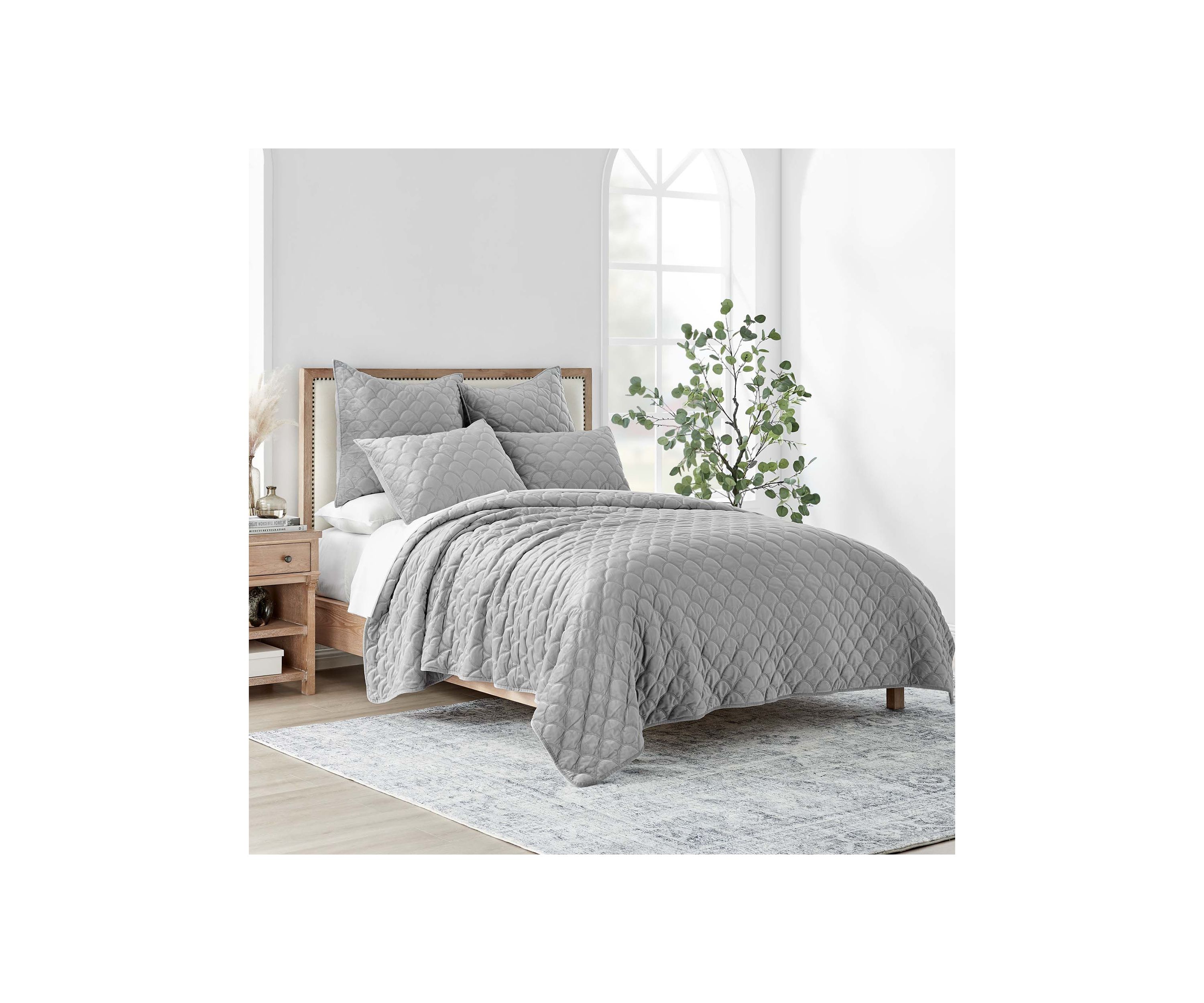 Light Gray Velvet Full/Queen Quilt Set