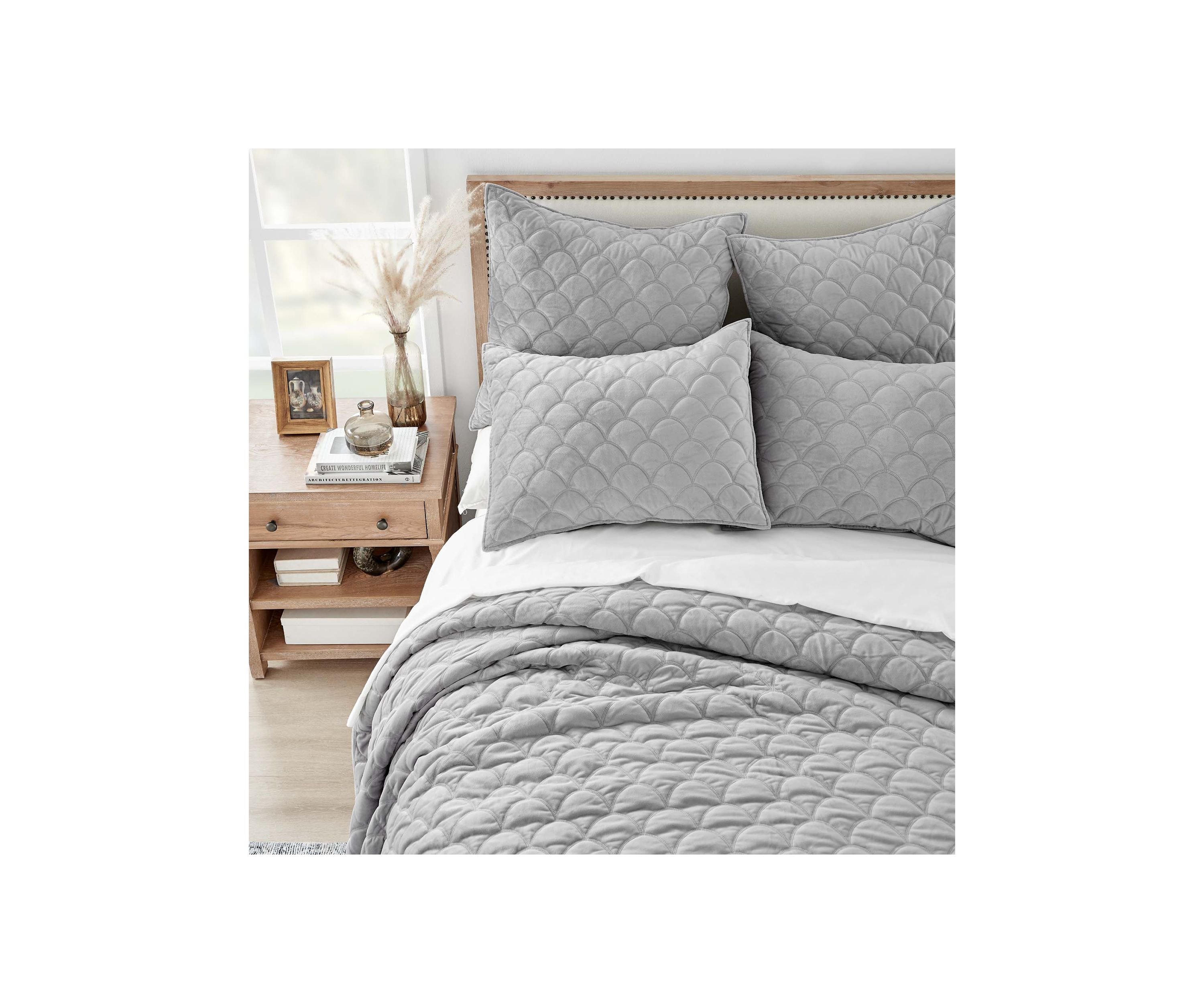 Light Gray Velvet Full/Queen Quilt Set