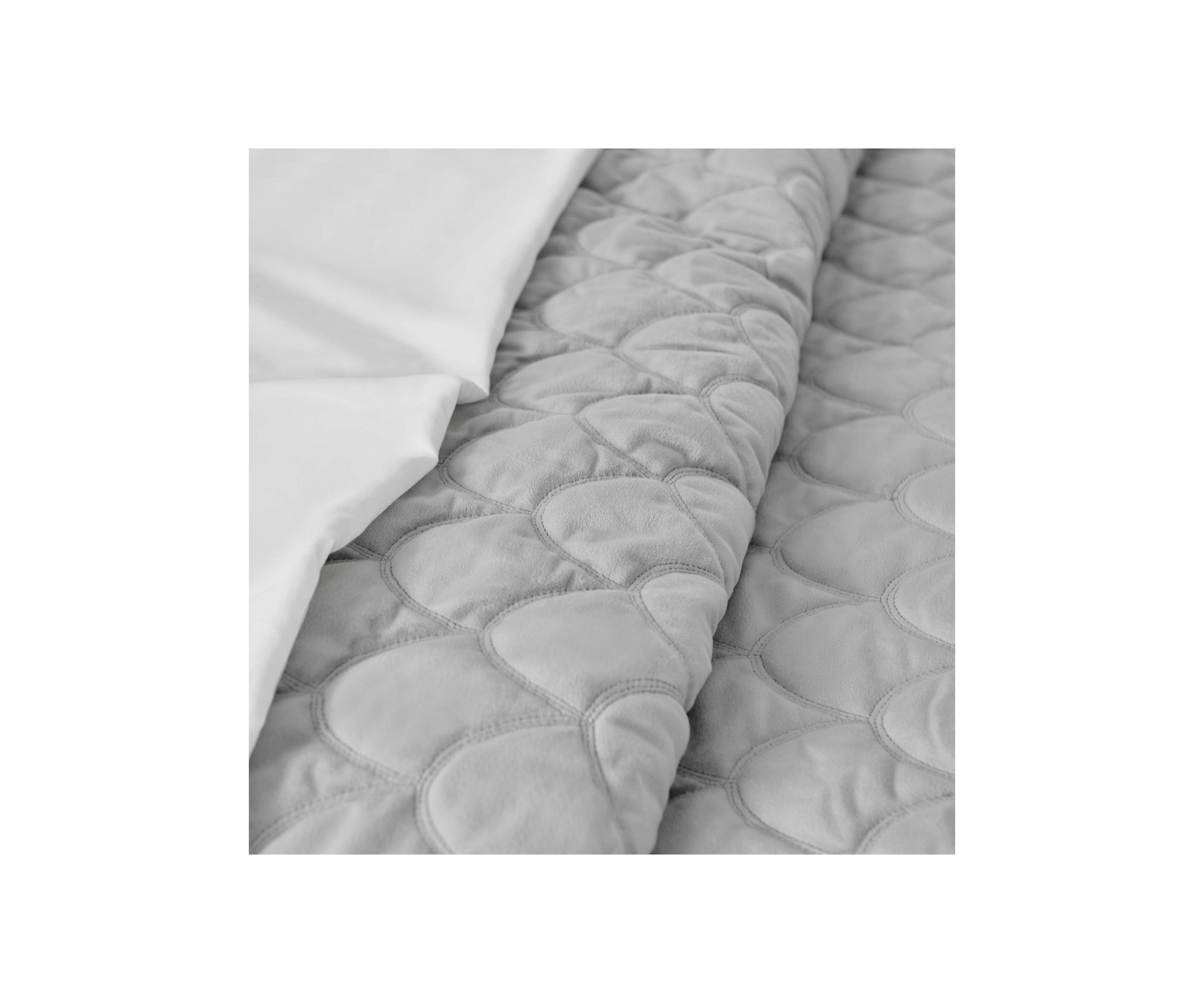 Light Gray Velvet Full/Queen Quilt Set