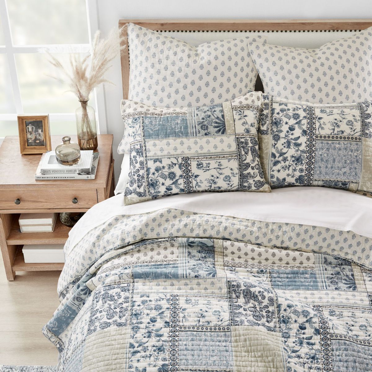 Aliza Twin Quilt Set