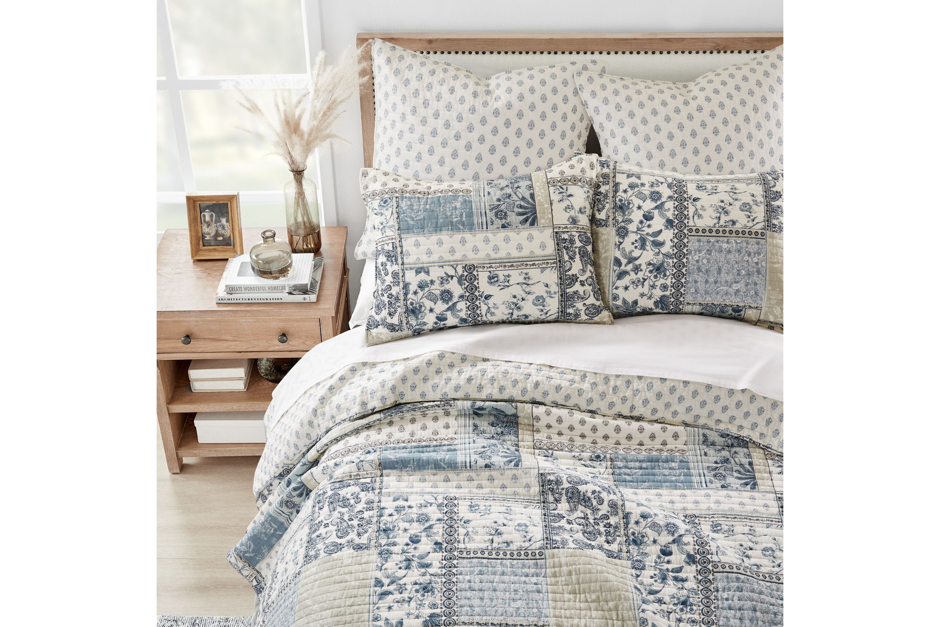 Aliza Twin Quilt Set