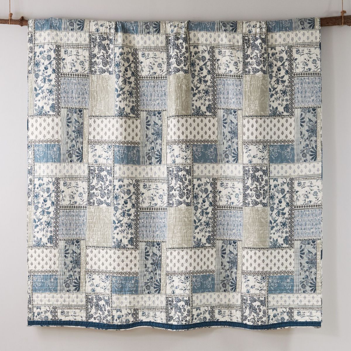 Aliza Twin Quilt Set