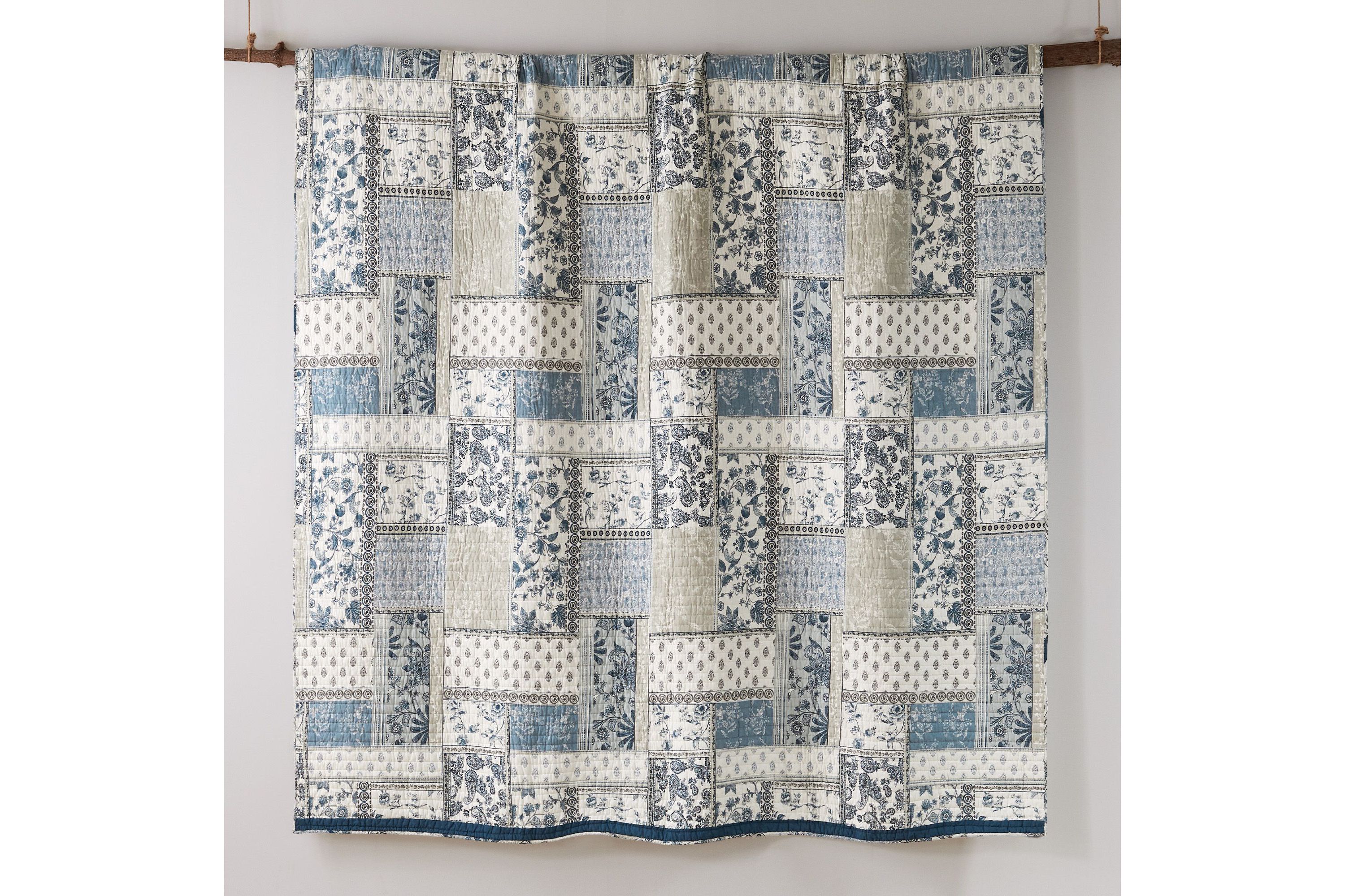 Aliza Twin Quilt Set