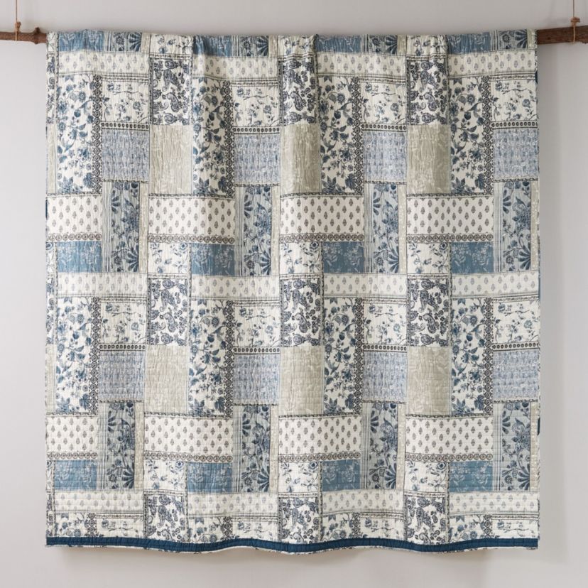 Aliza Twin Quilt Set