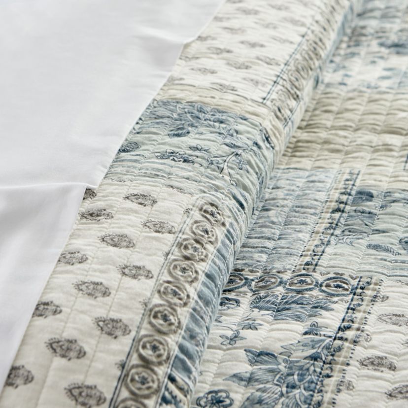 Aliza Twin Quilt Set
