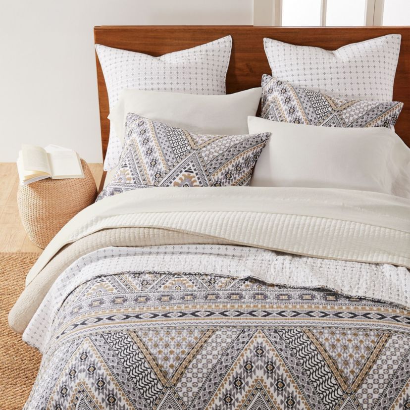 Etrada Twin Quilt Set