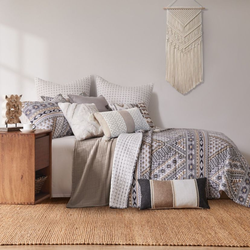 Etrada Twin Quilt Set