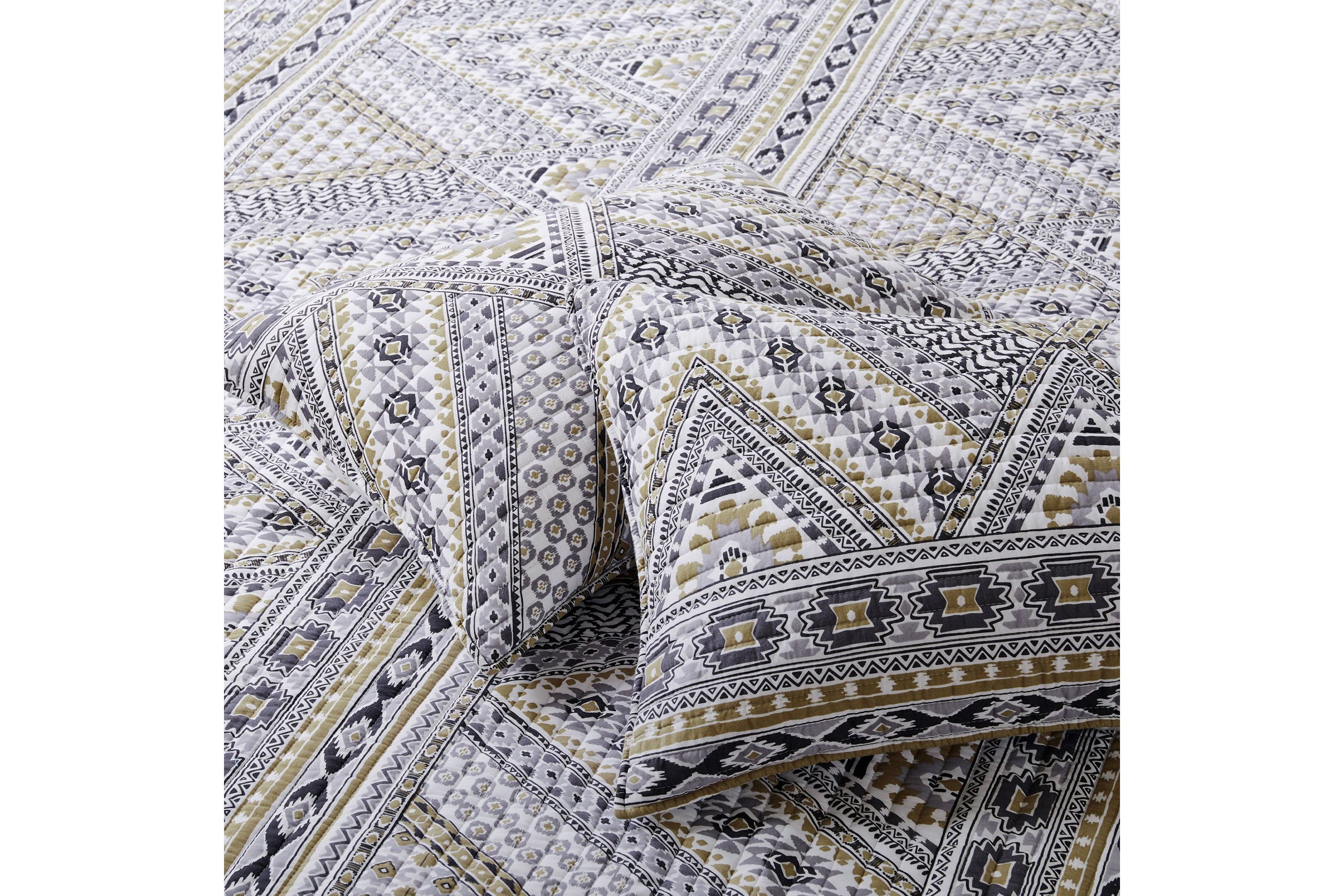 Etrada Twin Quilt Set