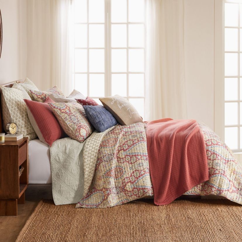 Emel Quilt Set