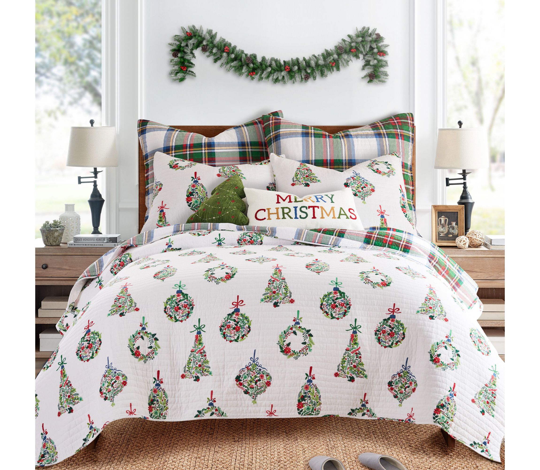 Festive Baubles Quilt Set