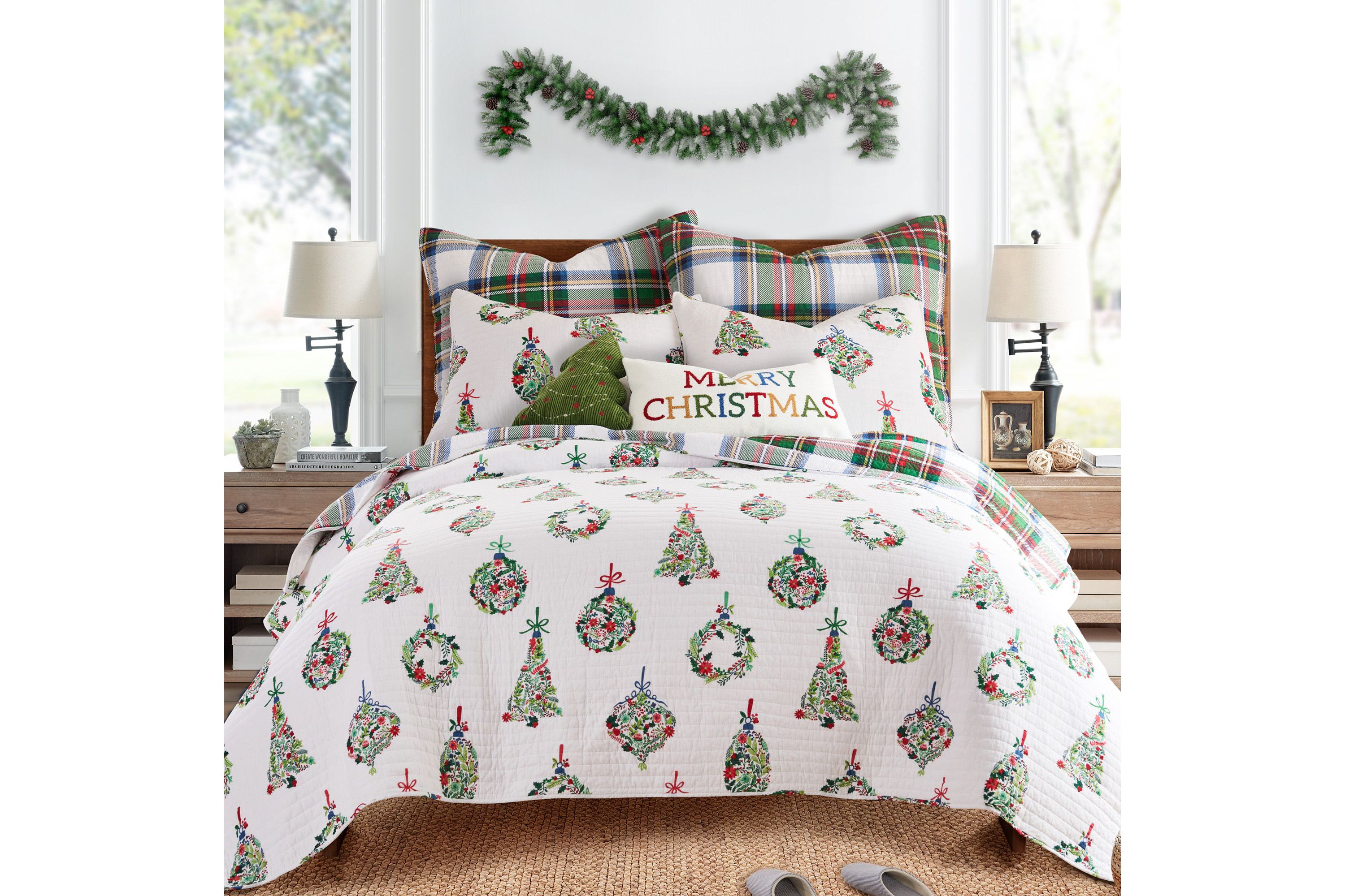 Festive Baubles Quilt Set