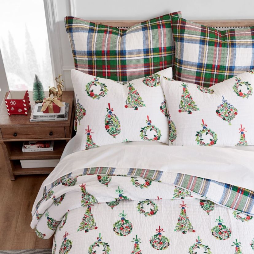 Festive Baubles Quilt Set