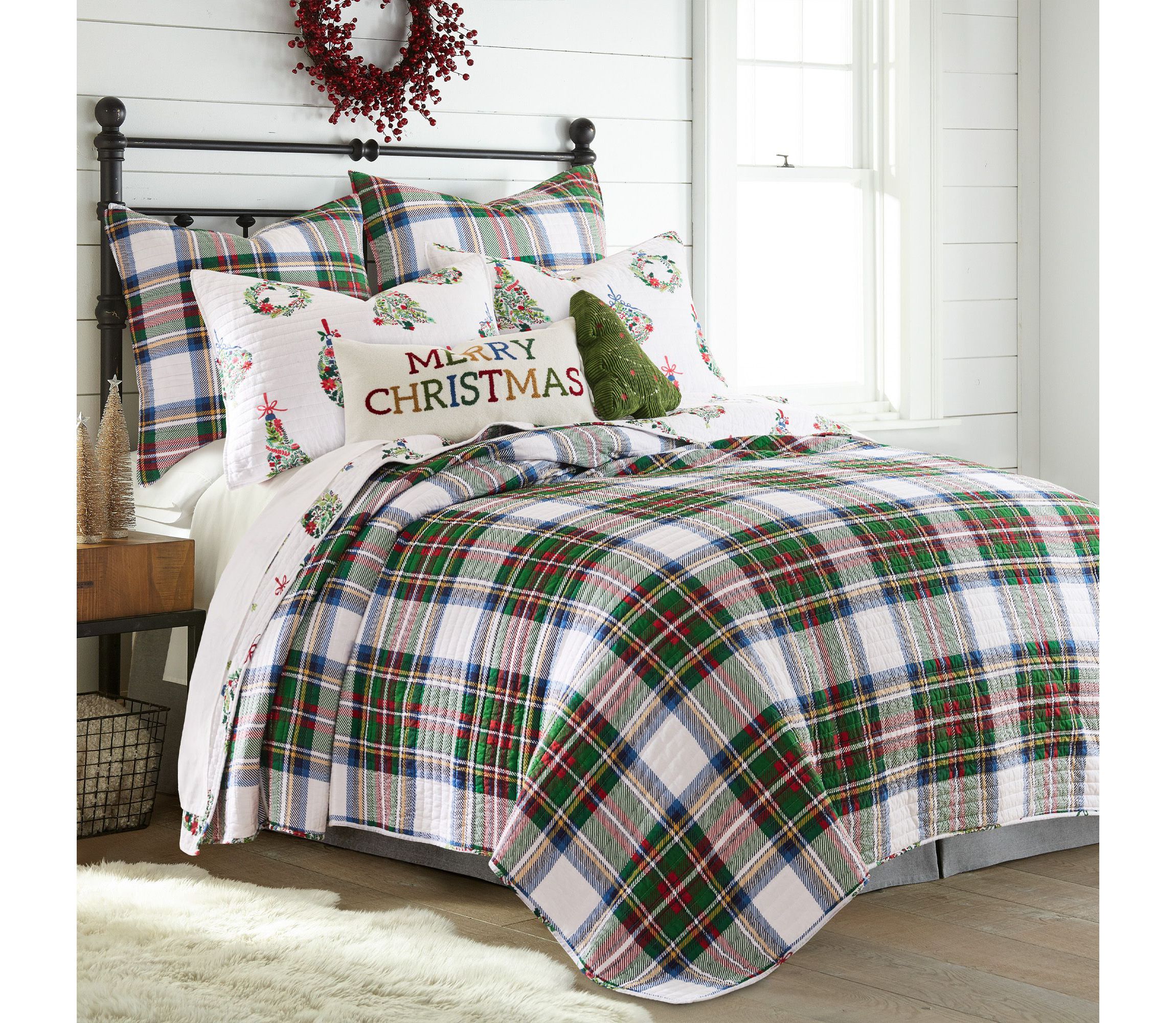 Festive Baubles Quilt Set