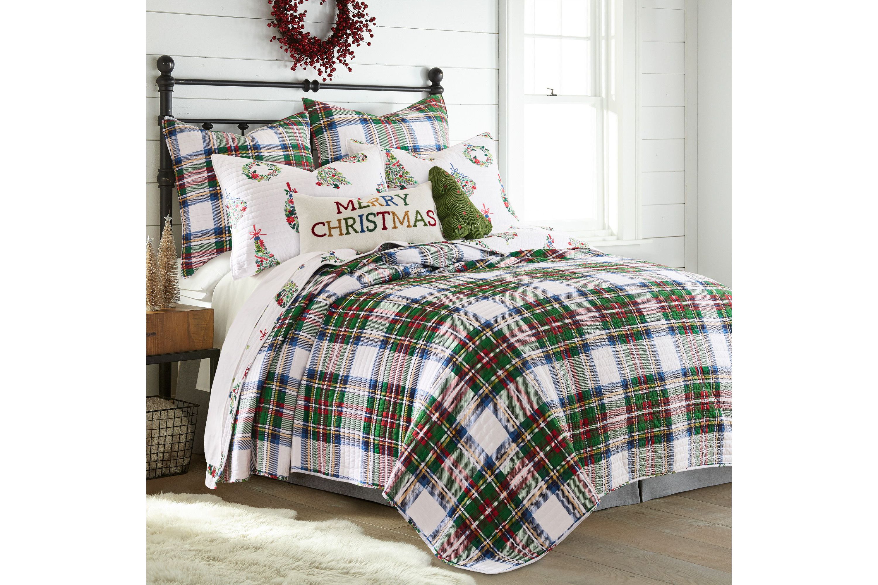Festive Baubles Quilt Set