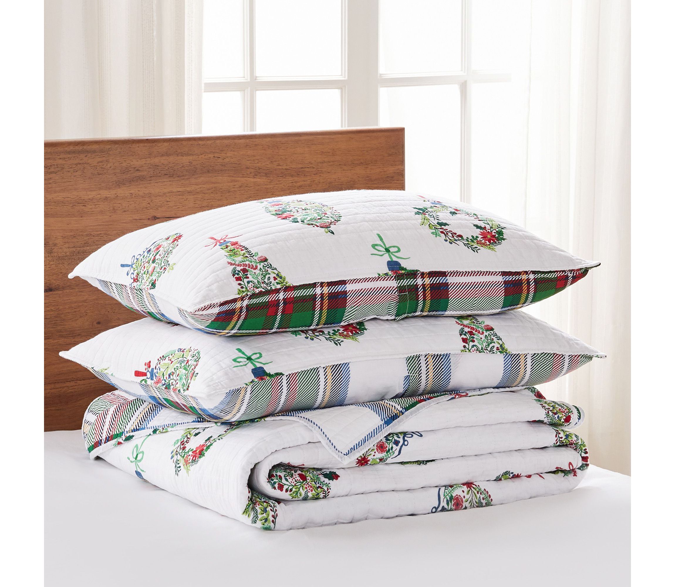 Festive Baubles Quilt Set