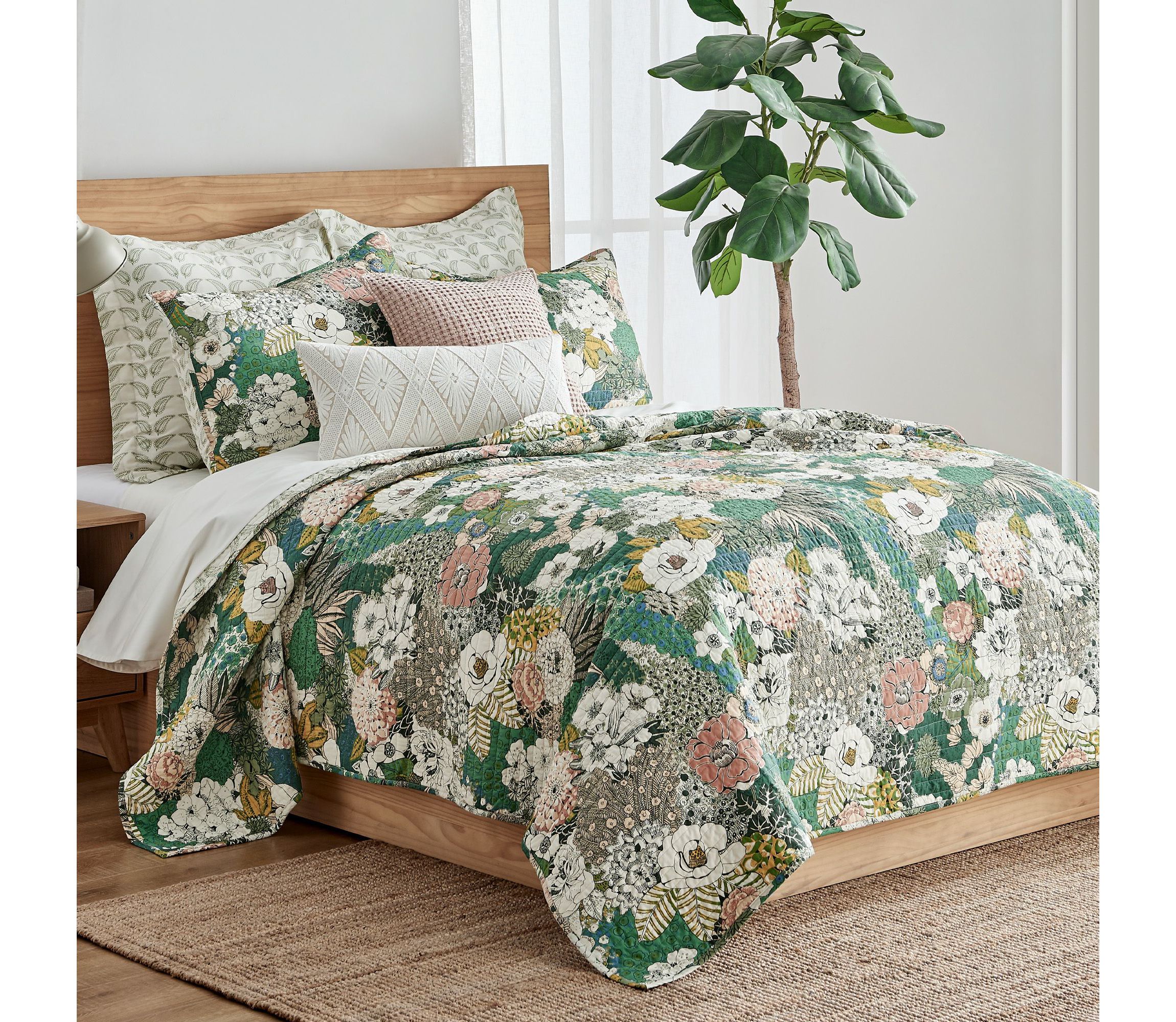 Bettina Floral Quilt Set