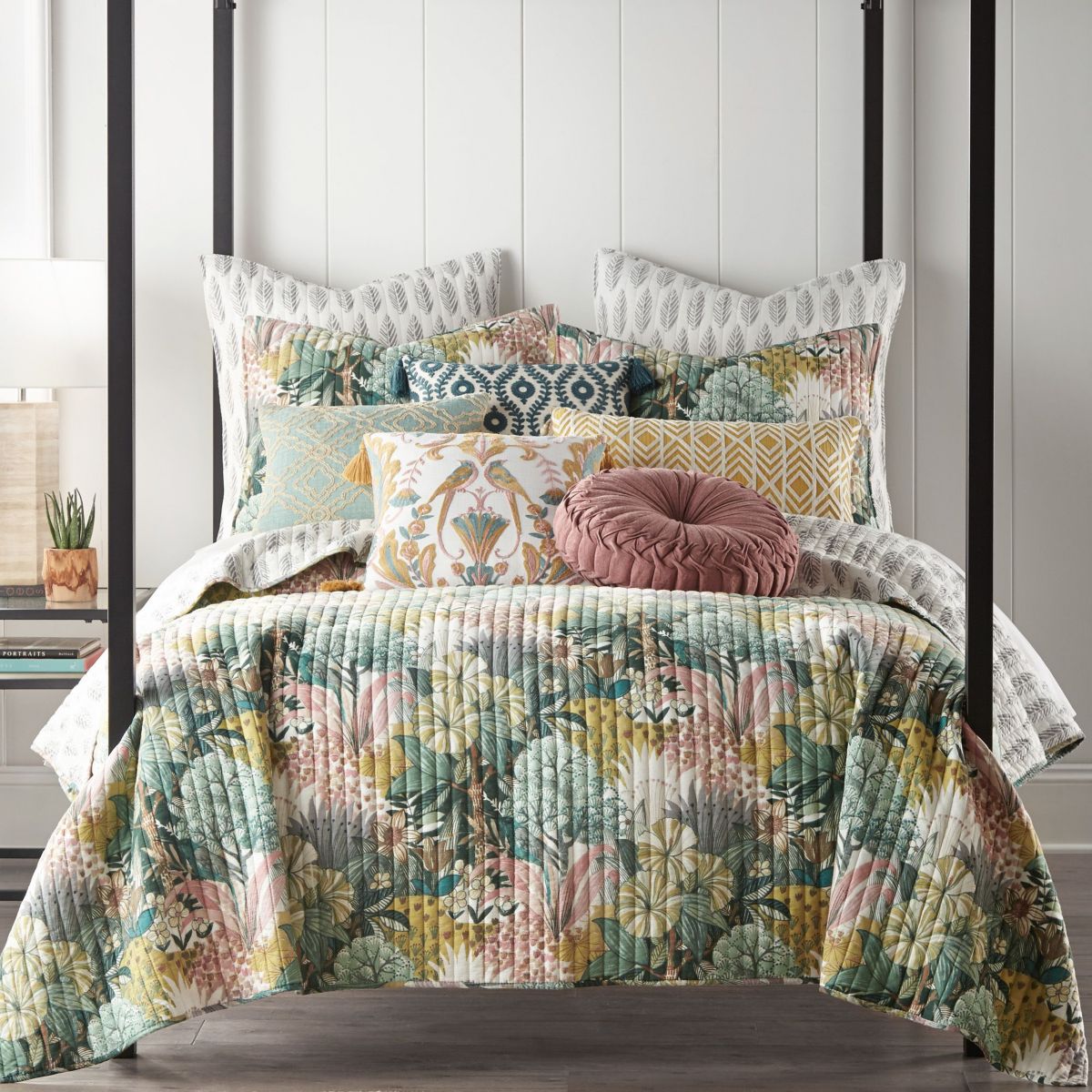 Ashika Quilt Set