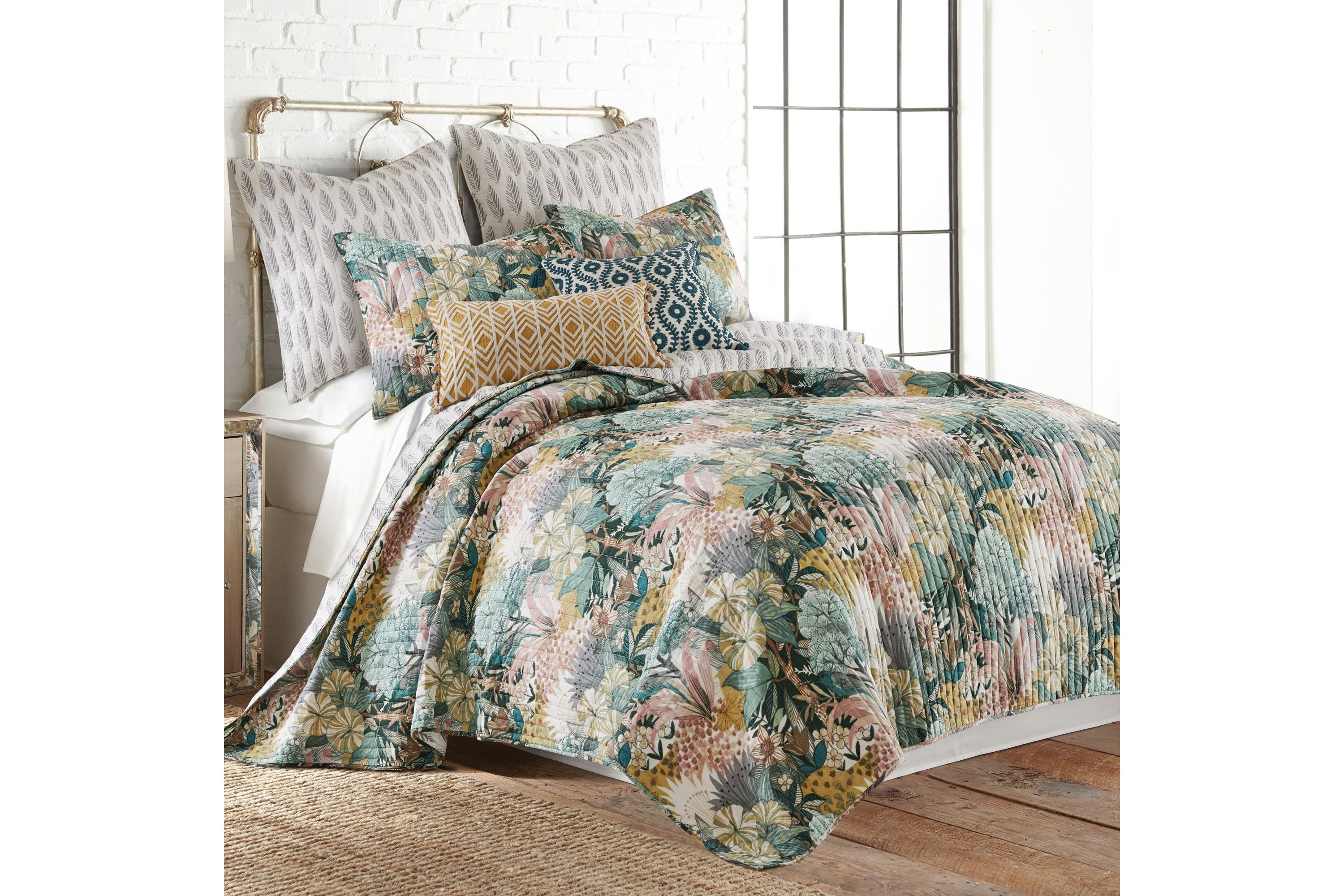 Ashika Quilt Set