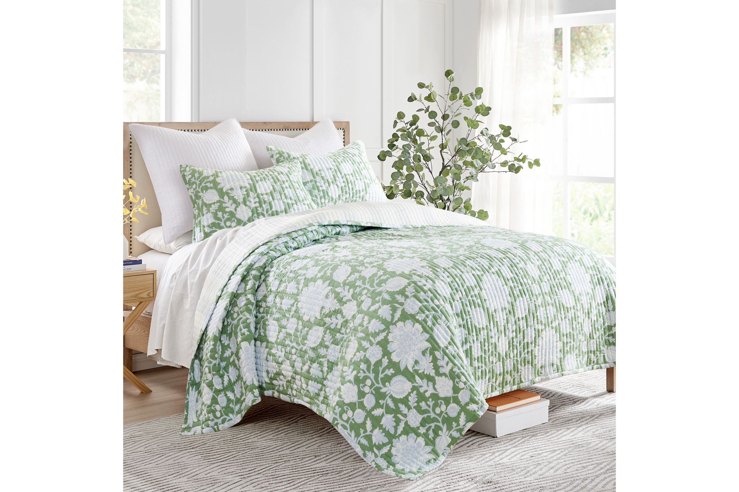Evelyn Jacobean Floral Quilt Set