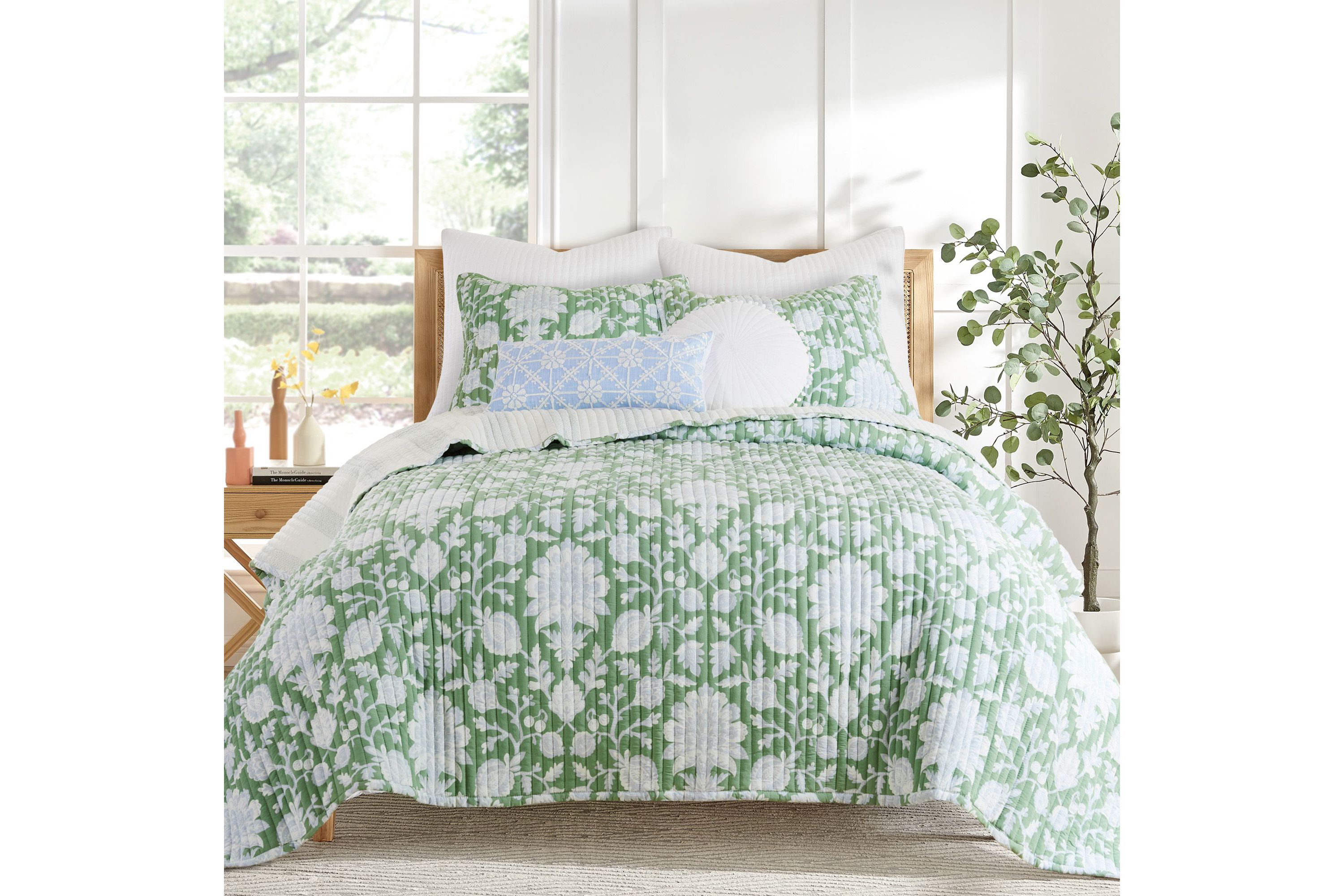 Evelyn Jacobean Floral Quilt Set