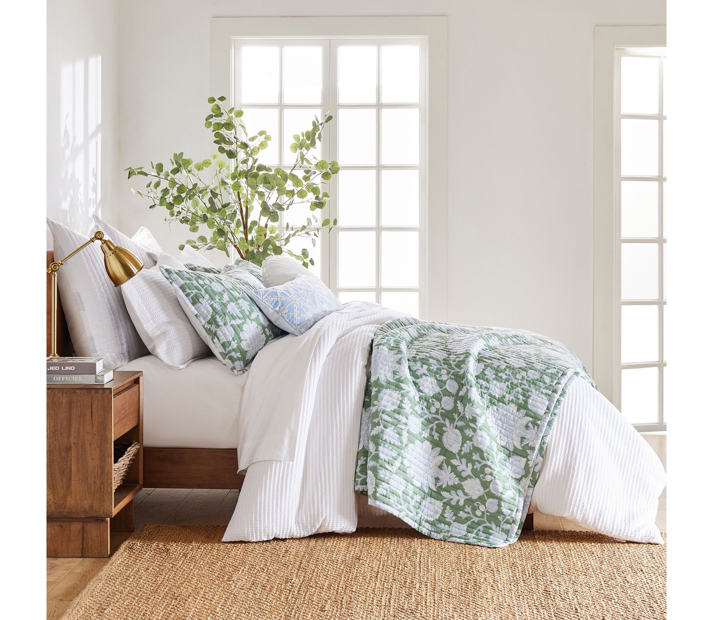 Evelyn Jacobean Floral Quilt Set