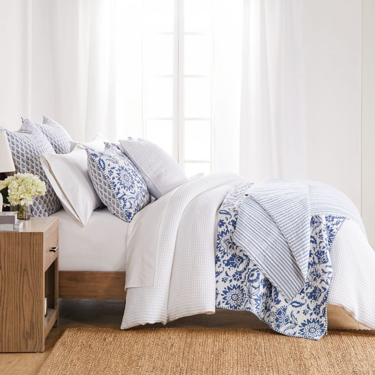 Clara Blue Quilt Set