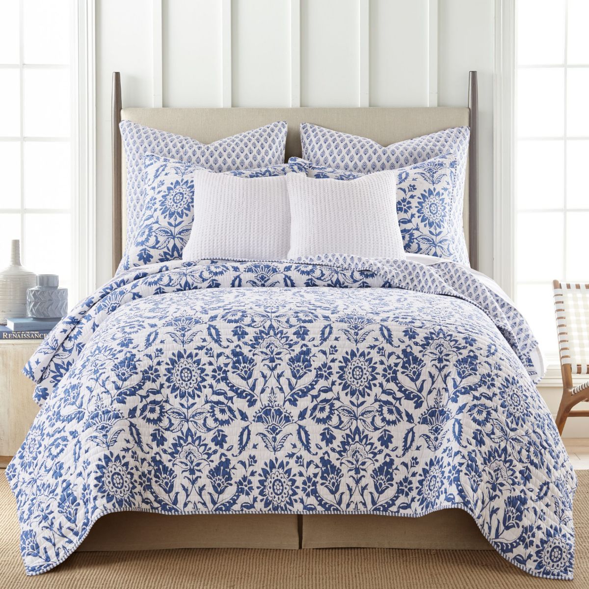 Clara Blue Quilt Set