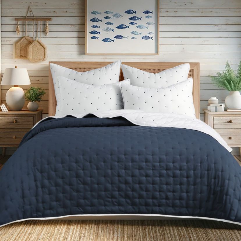 Embroidered Swiss Dot Quilt Set