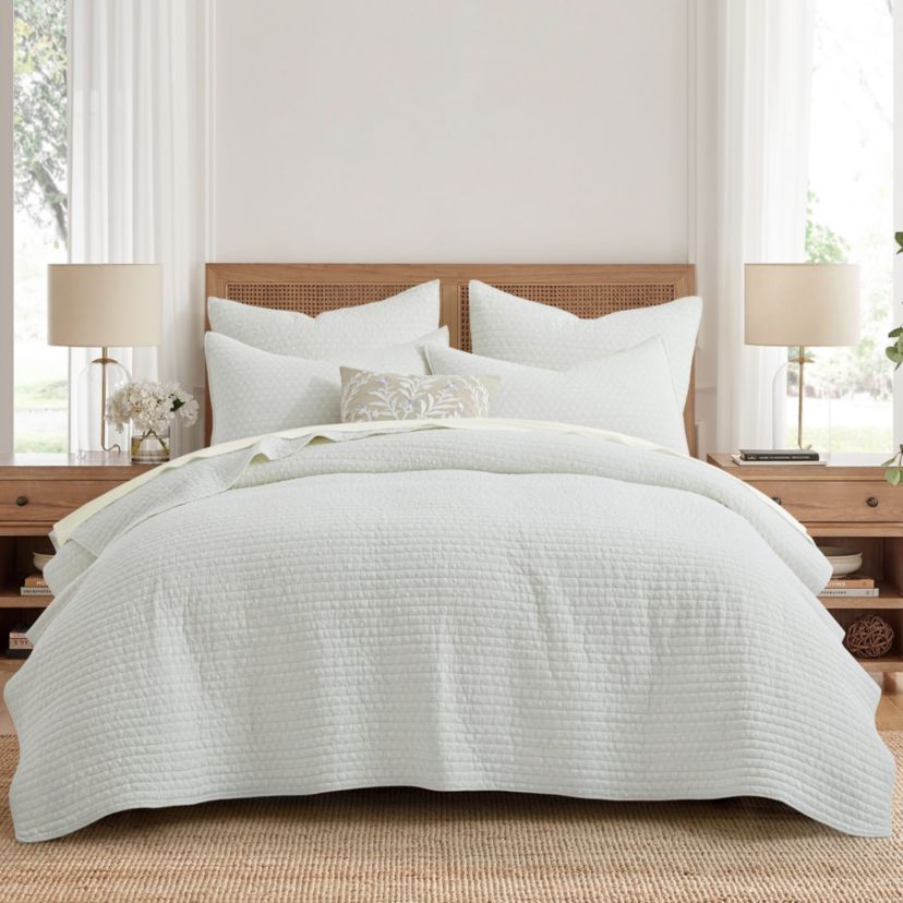 Eyelet Quilt Set