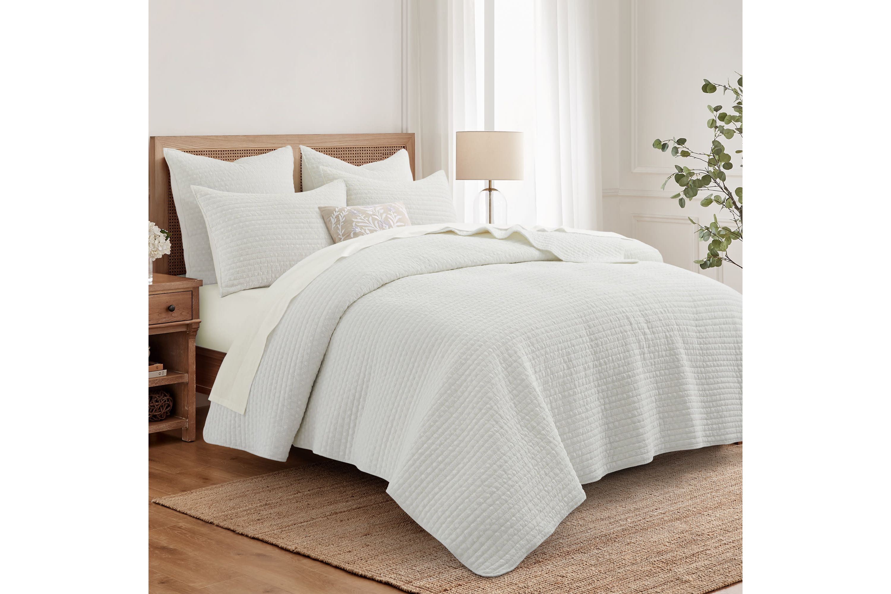 Eyelet Quilt Set