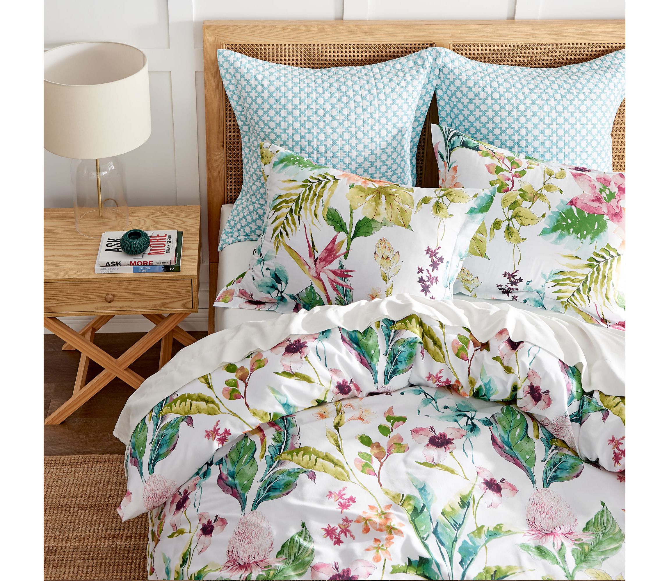 Malana Comforter Set