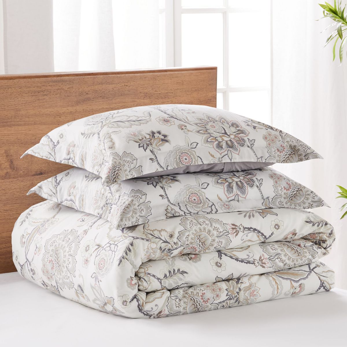 Ophelia Comforter Set