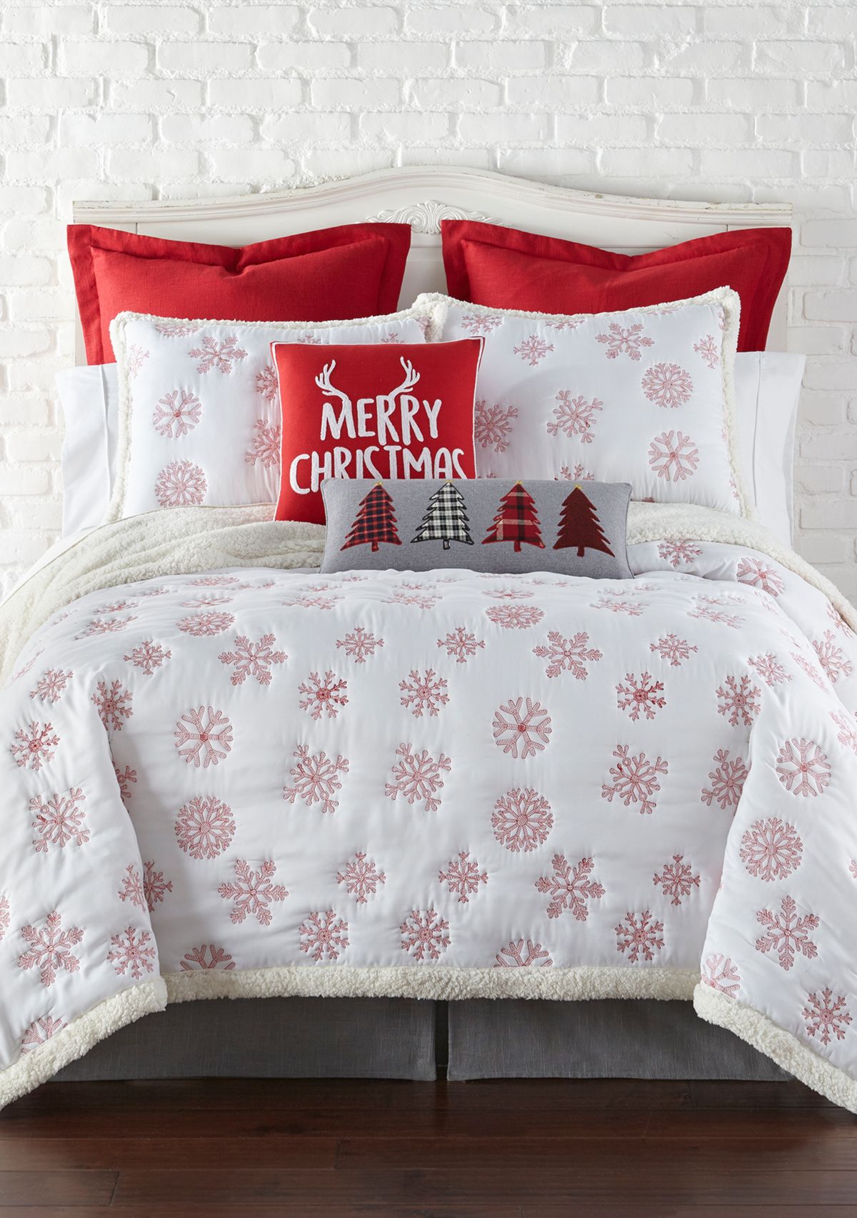 Red Snowflake Quilt Set