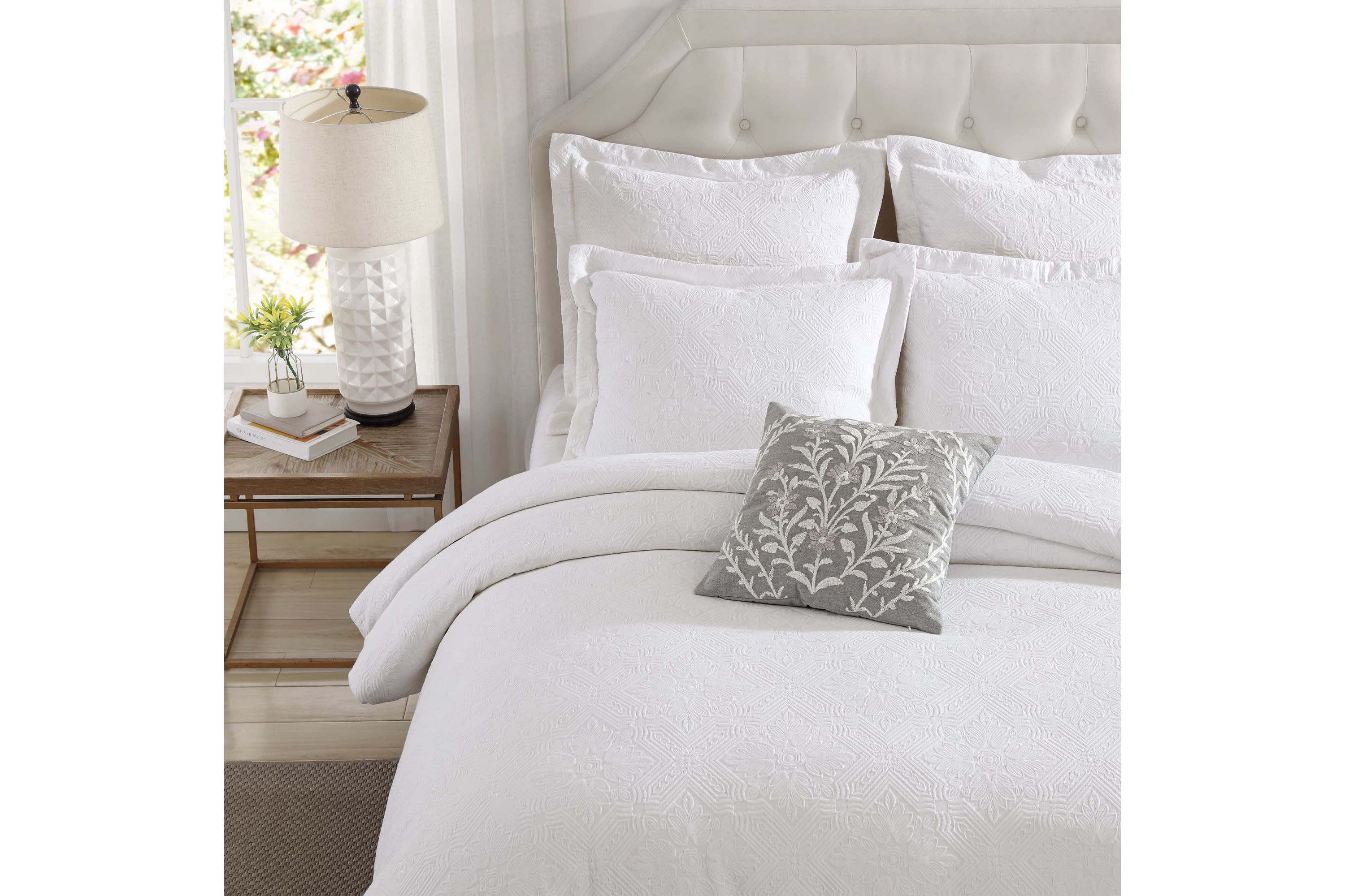 Matalasse Bright White Twin Comforter Set