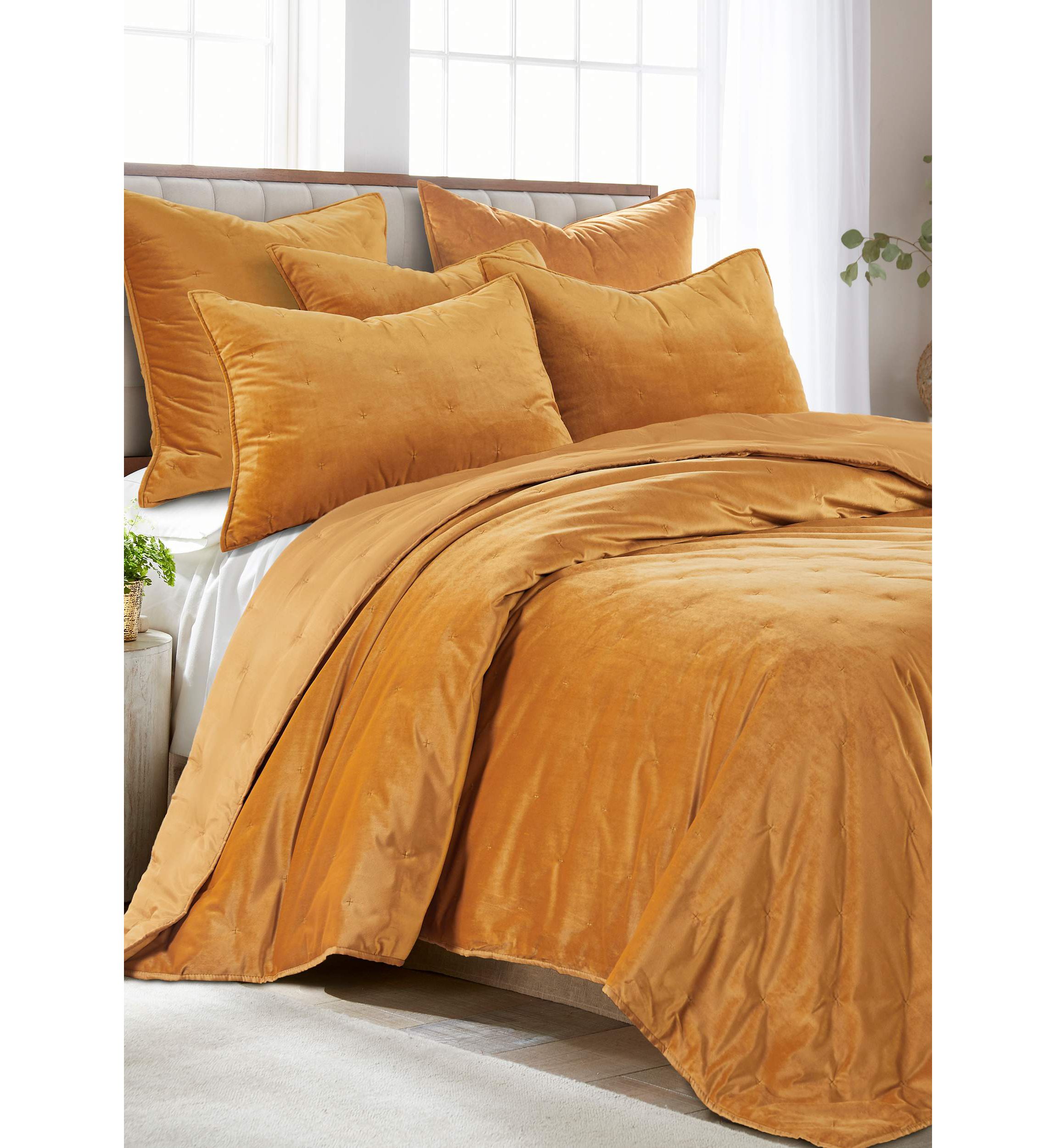BH Calabria Velvet Ochre Twin Quilt