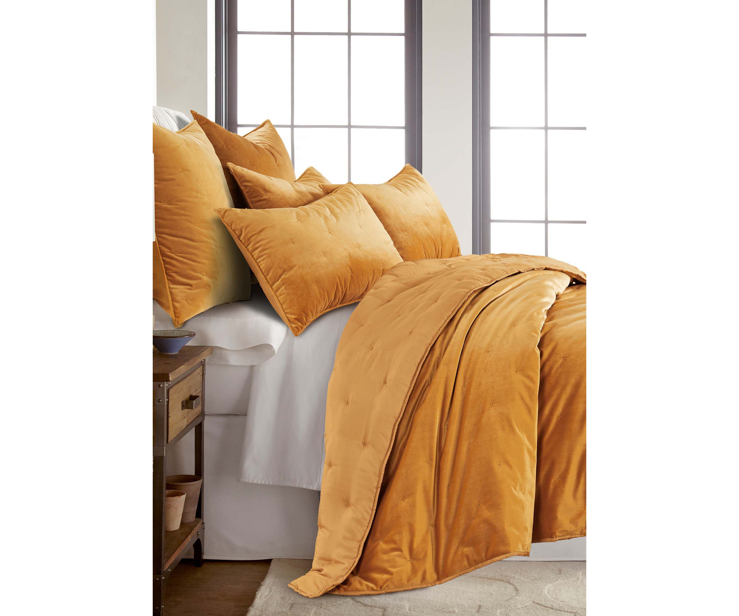 BH Calabria Velvet Ochre Twin Quilt