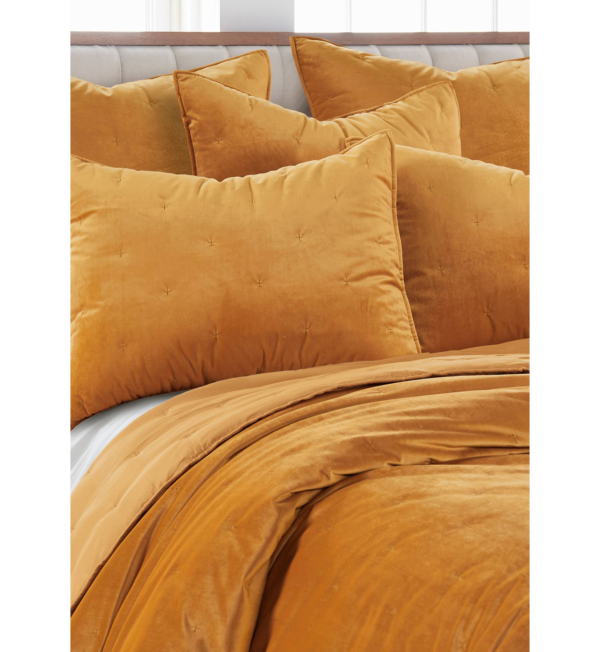 BH Calabria Velvet Ochre Twin Quilt