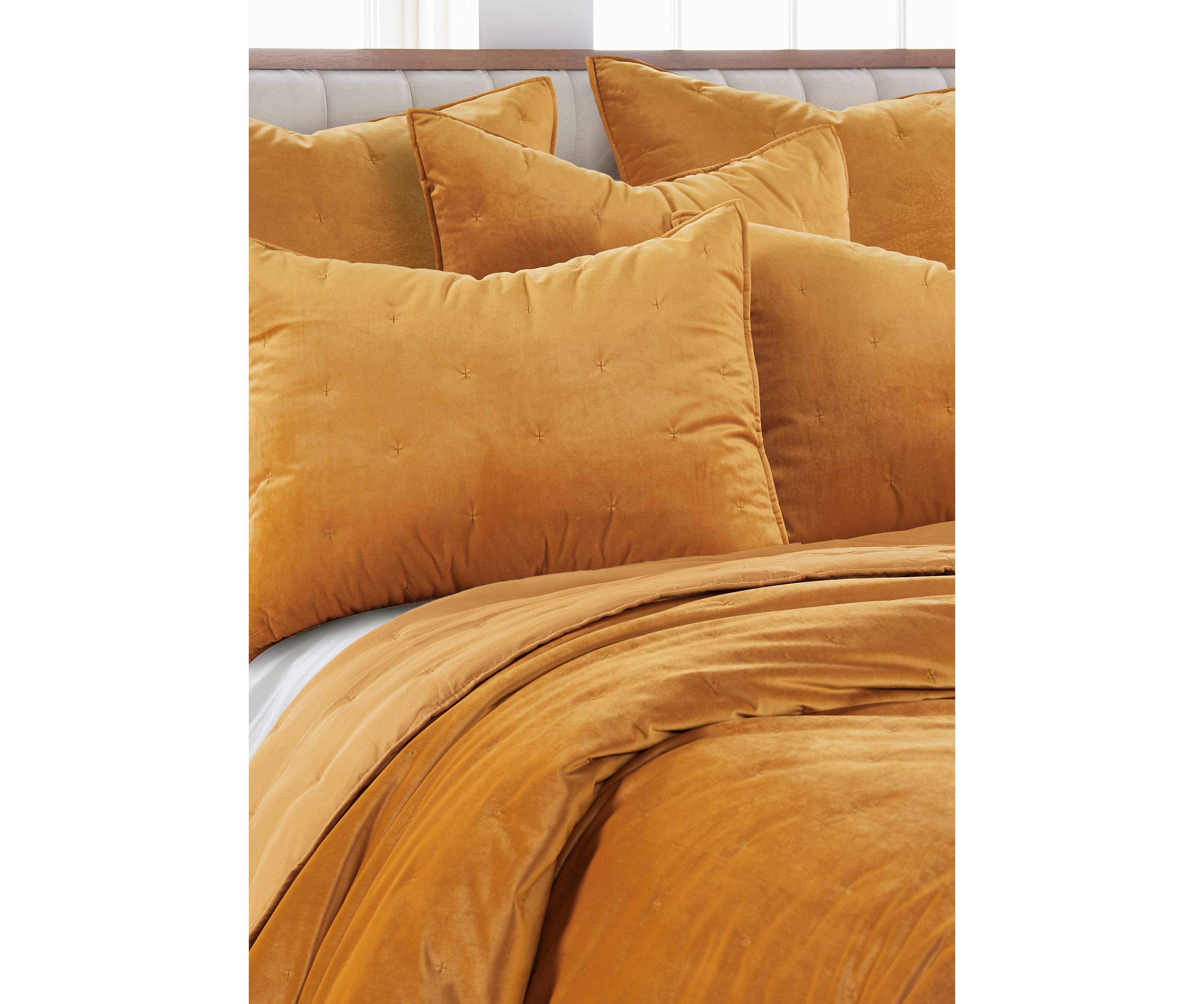 BH Calabria Velvet Ochre Twin Quilt