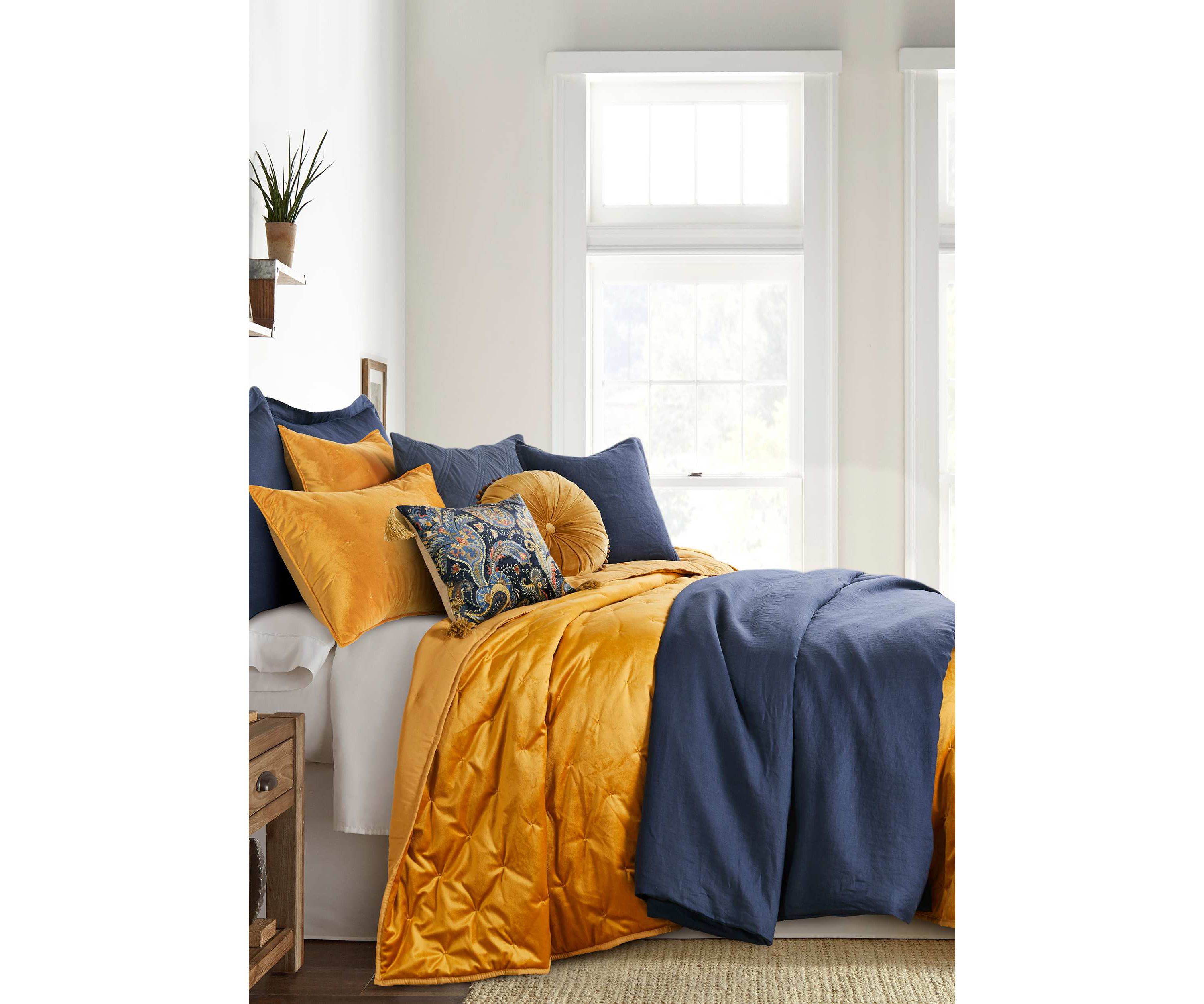 BH Calabria Velvet Ochre Twin Quilt